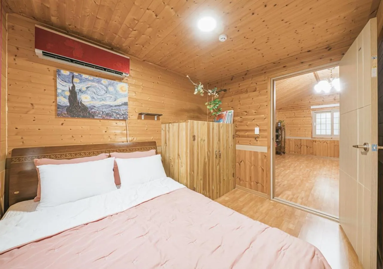 Bed in Jeju Haepoomdal Pension