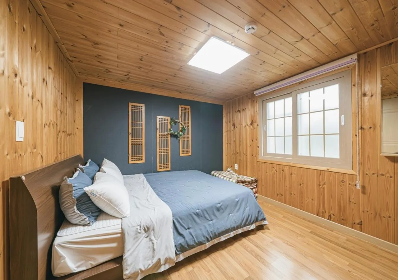 Bed in Jeju Haepoomdal Pension