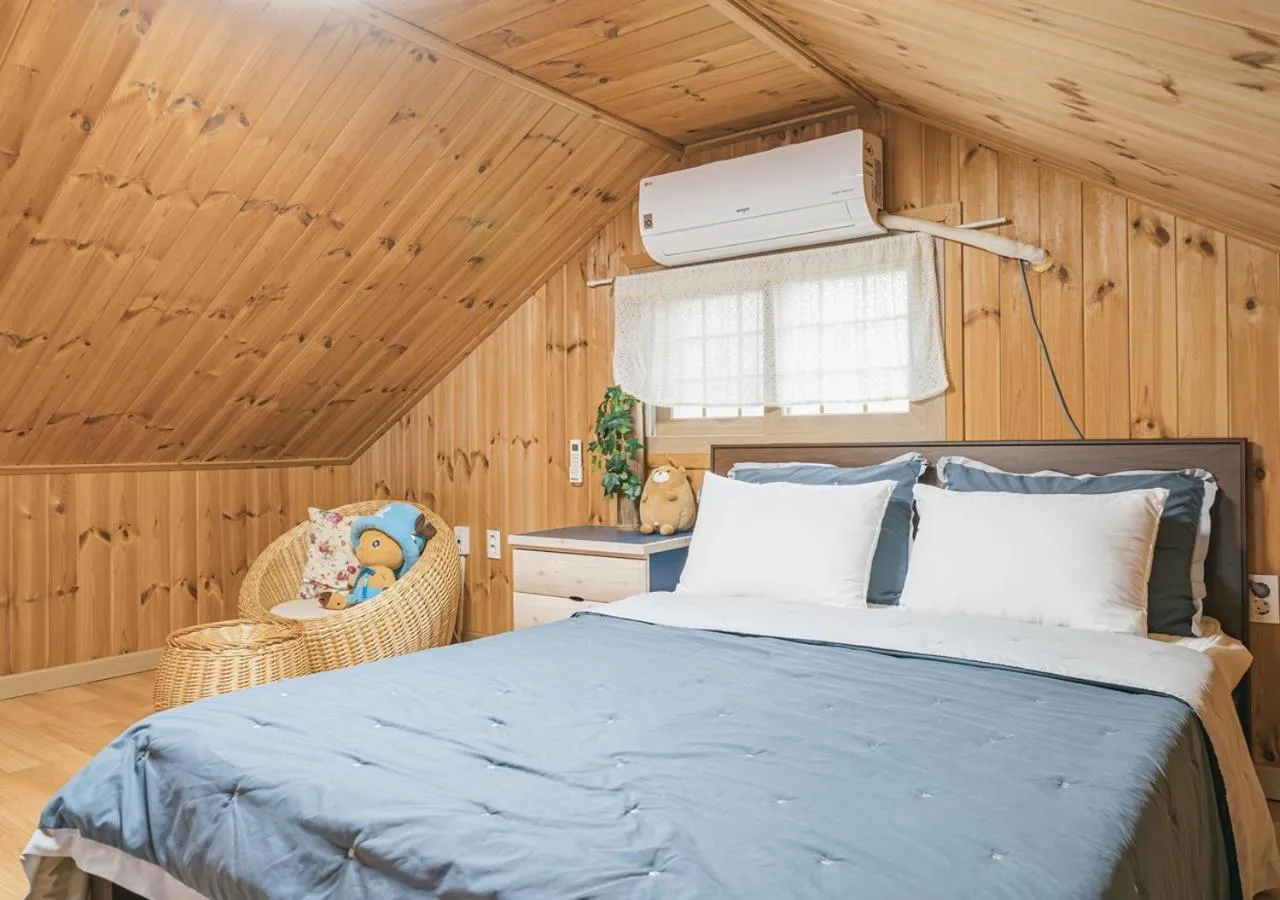 Bed in Jeju Haepoomdal Pension