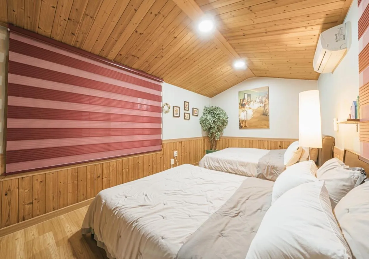 Bed in Jeju Haepoomdal Pension