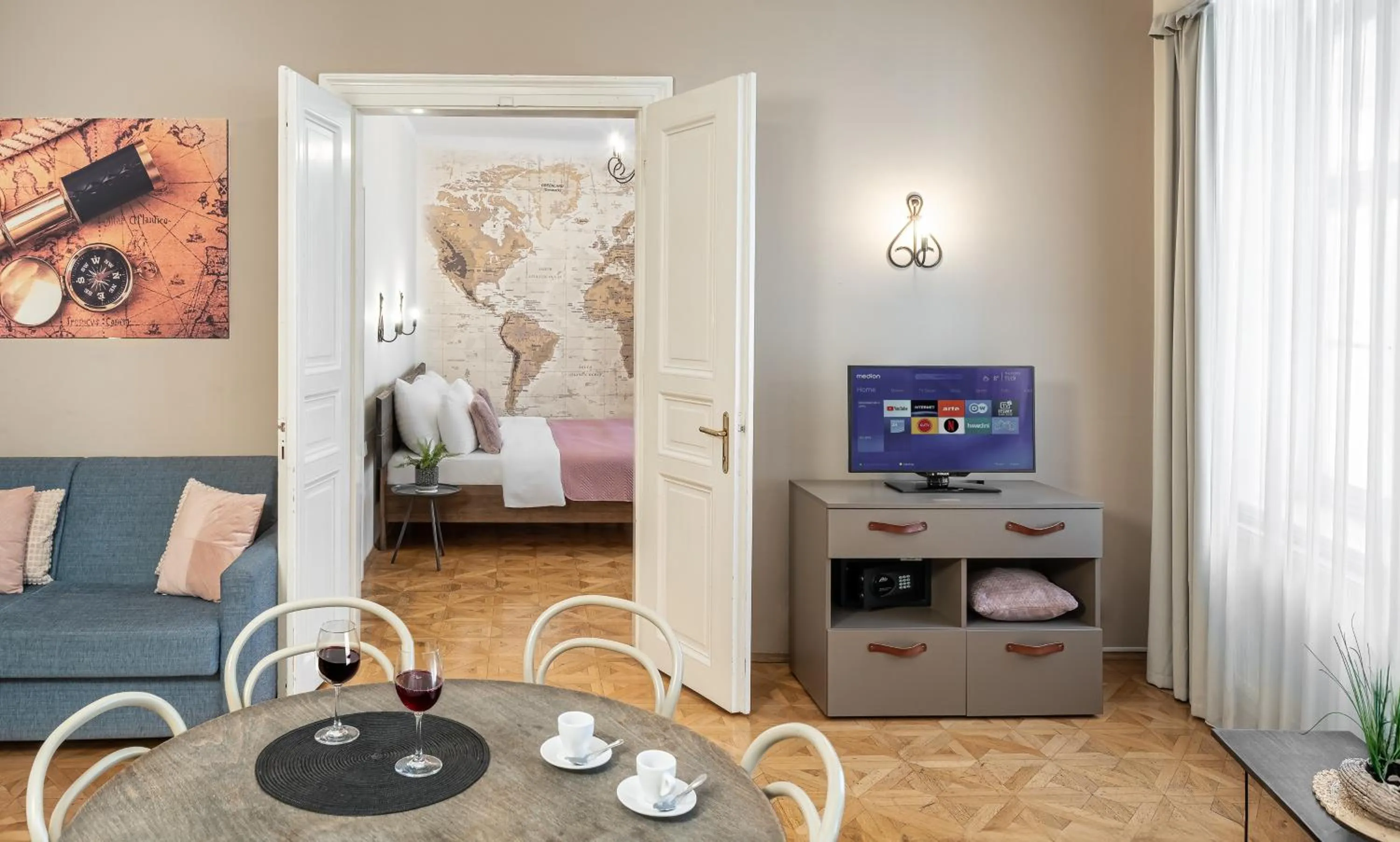 Living room in 6 Continents Apartments by Adrez