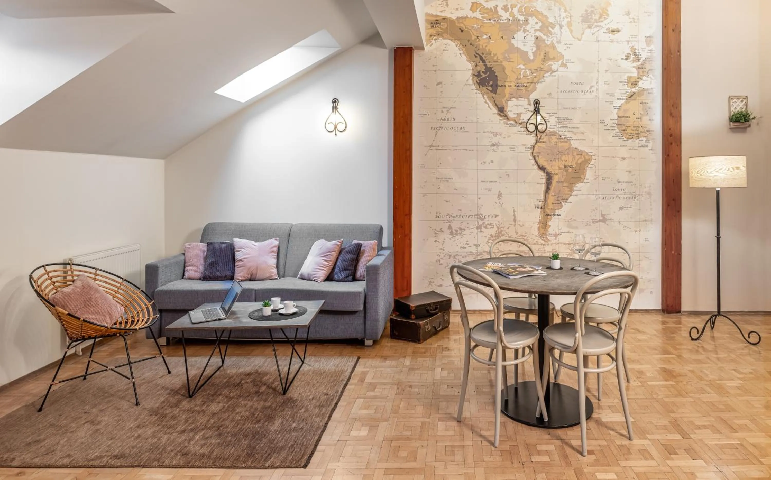 Living room in 6 Continents Apartments by Adrez