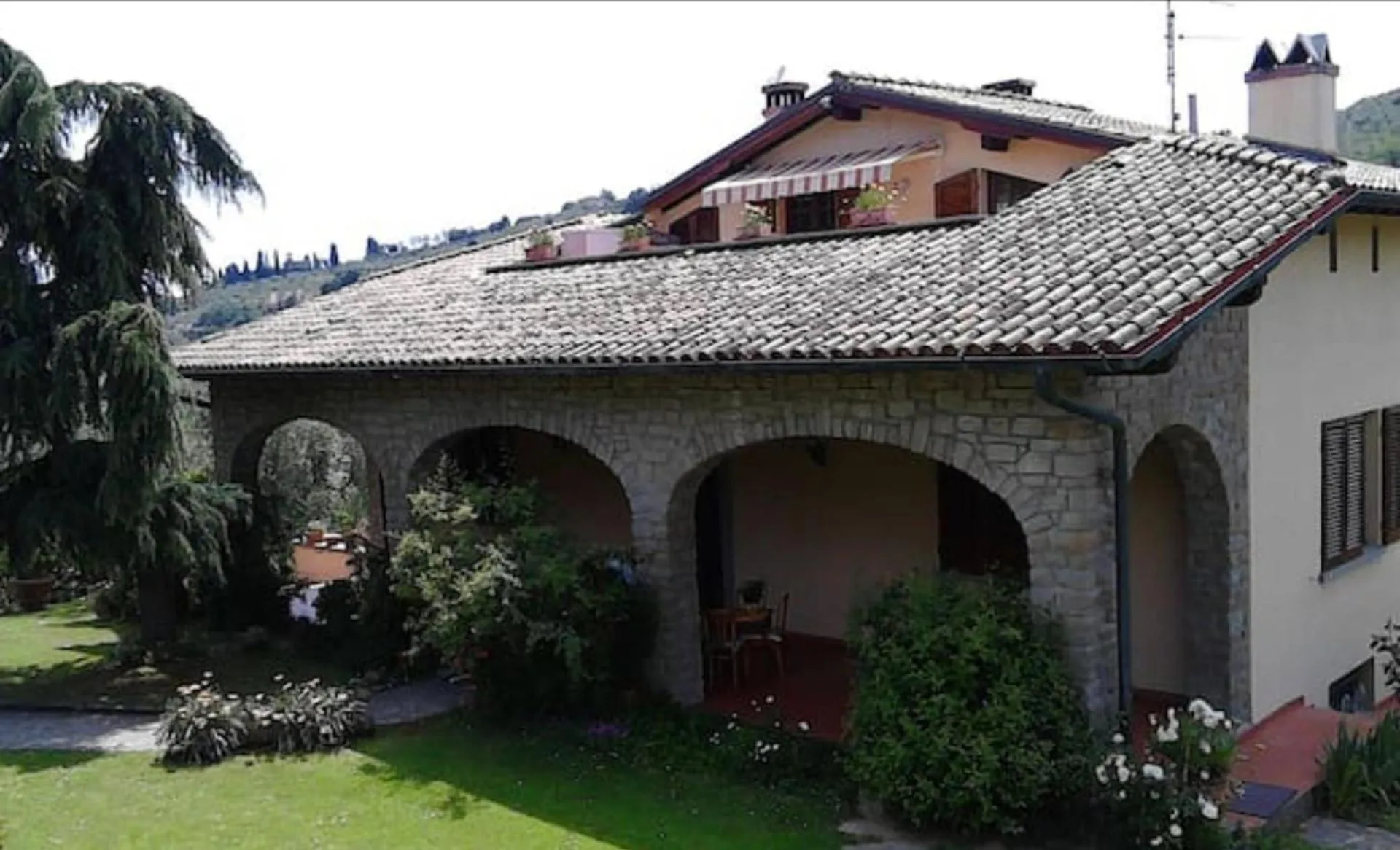 Property building in La collina degli olivi