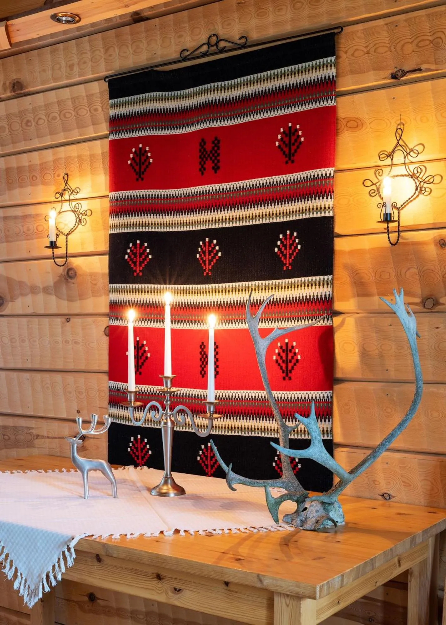 Isokenkäisten Klubi - Wilderness Lodge