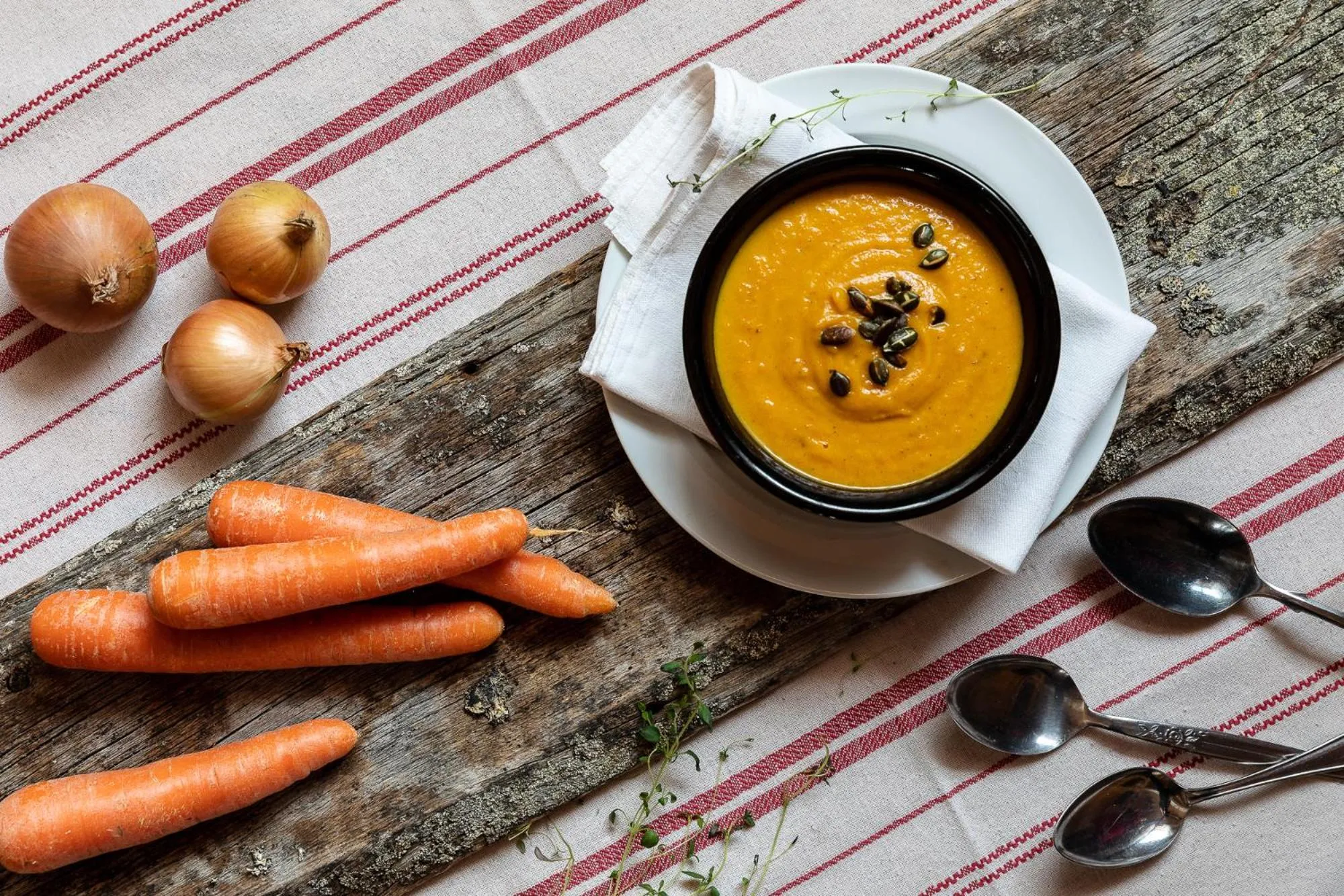 Isokenkäisten Klubi - Wilderness Lodge