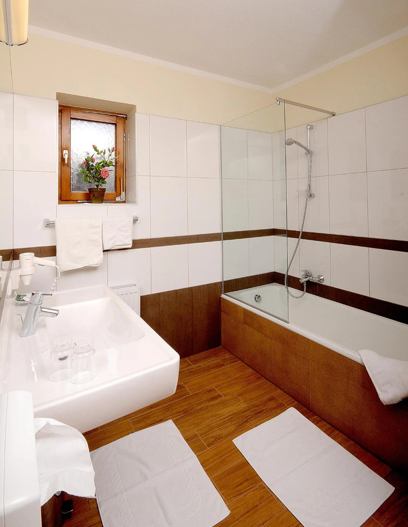 Bathroom, Bed in Jagdhaus