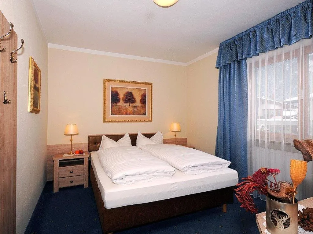 Photo of the whole room, Bed in Jagdhaus