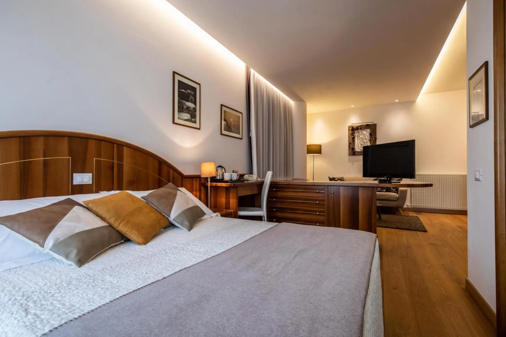 Living room, Bed in Grand Hotel Gortani