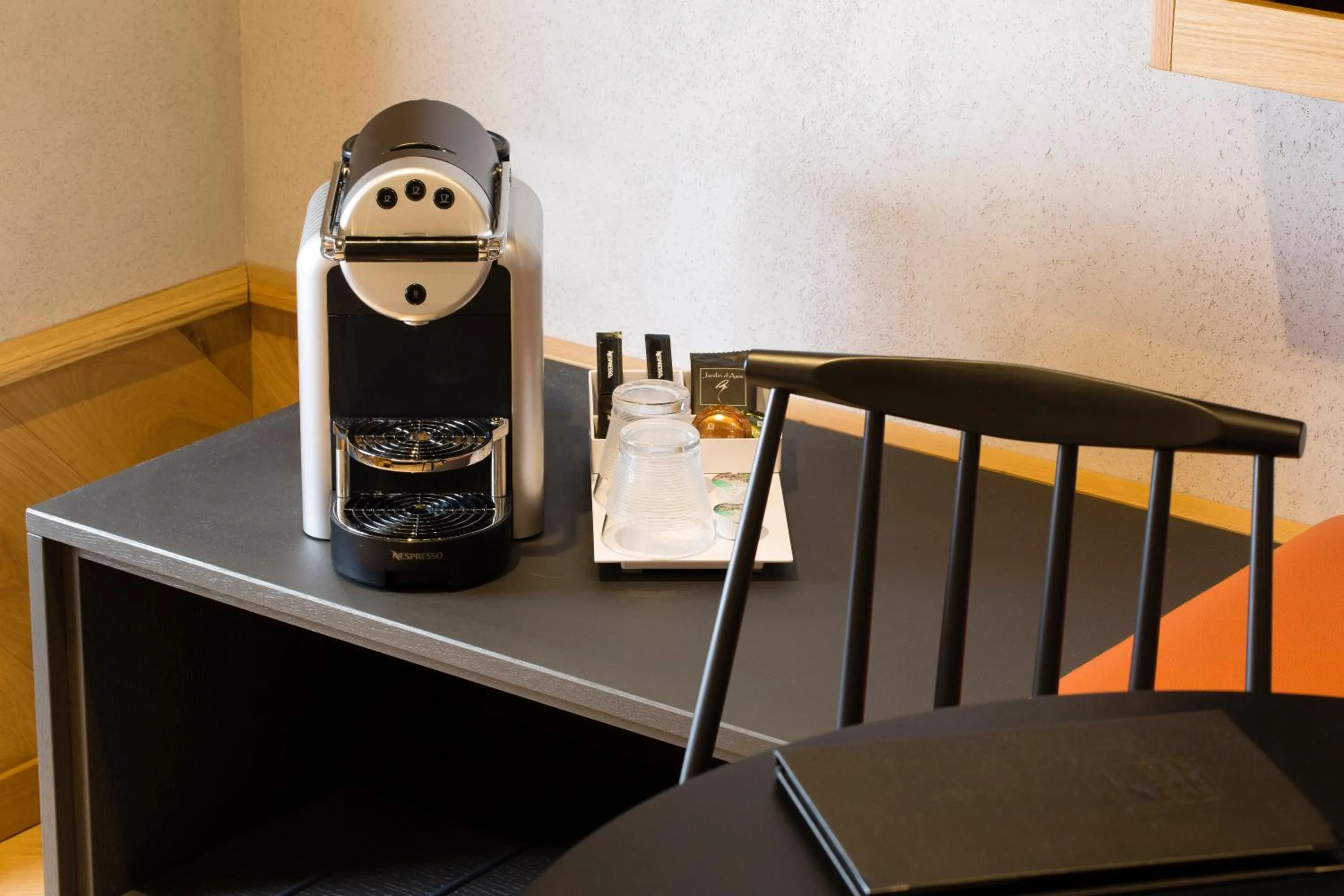 Coffee/tea facilities in Hotel Le Colombier Suites