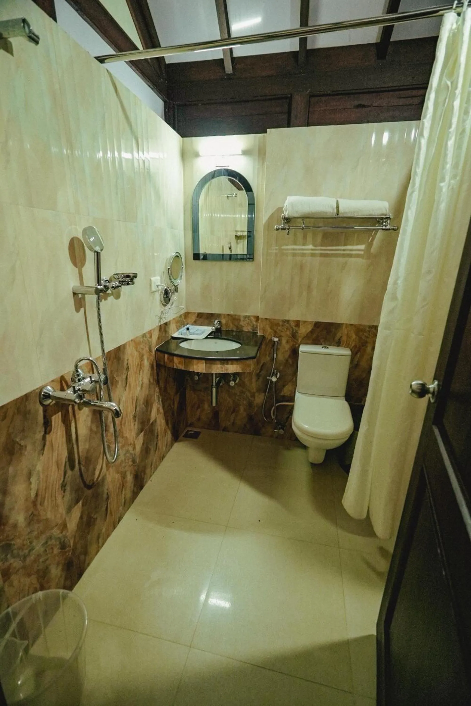 Shower in Raja Park Beach Resort