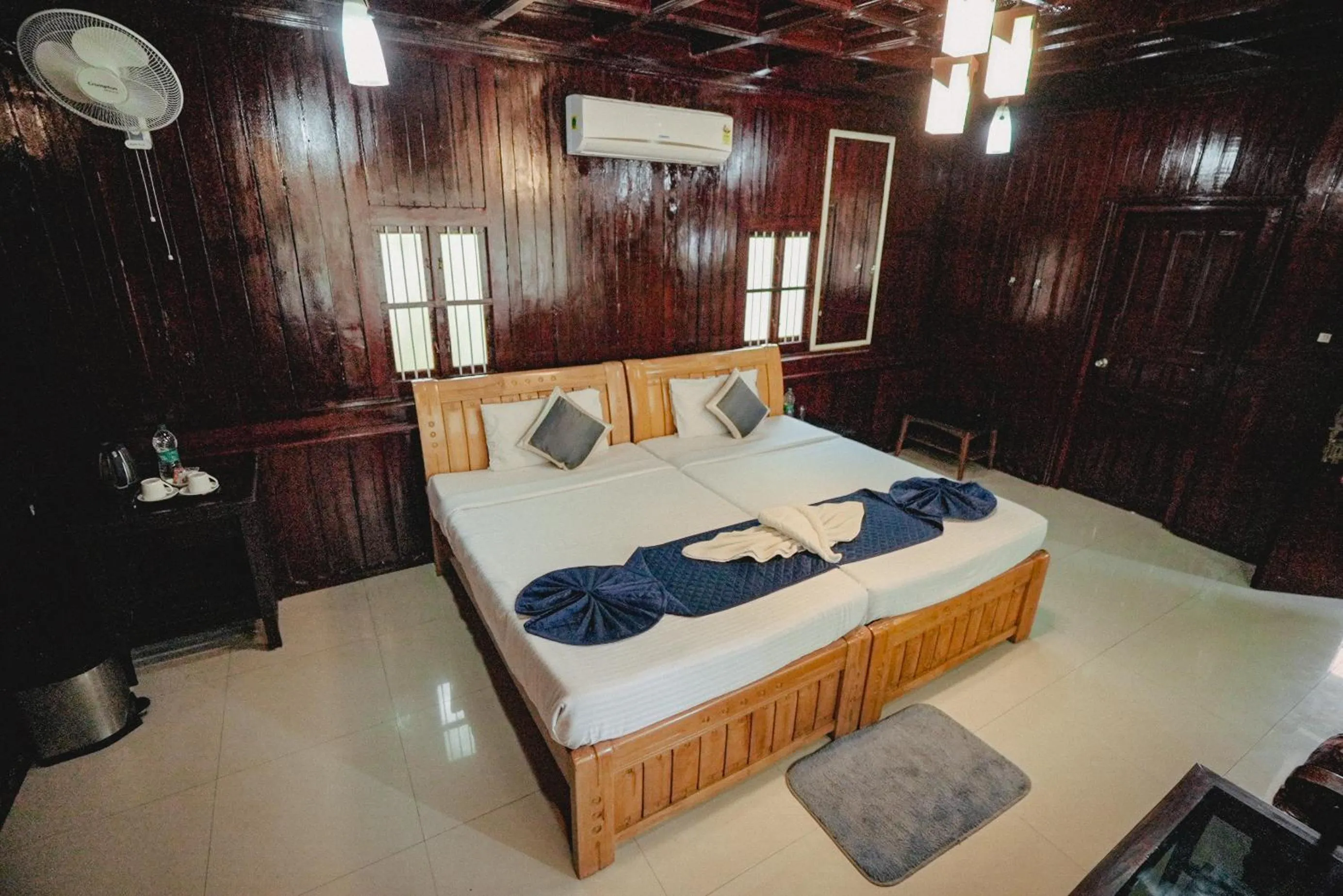 Bed in Raja Park Beach Resort