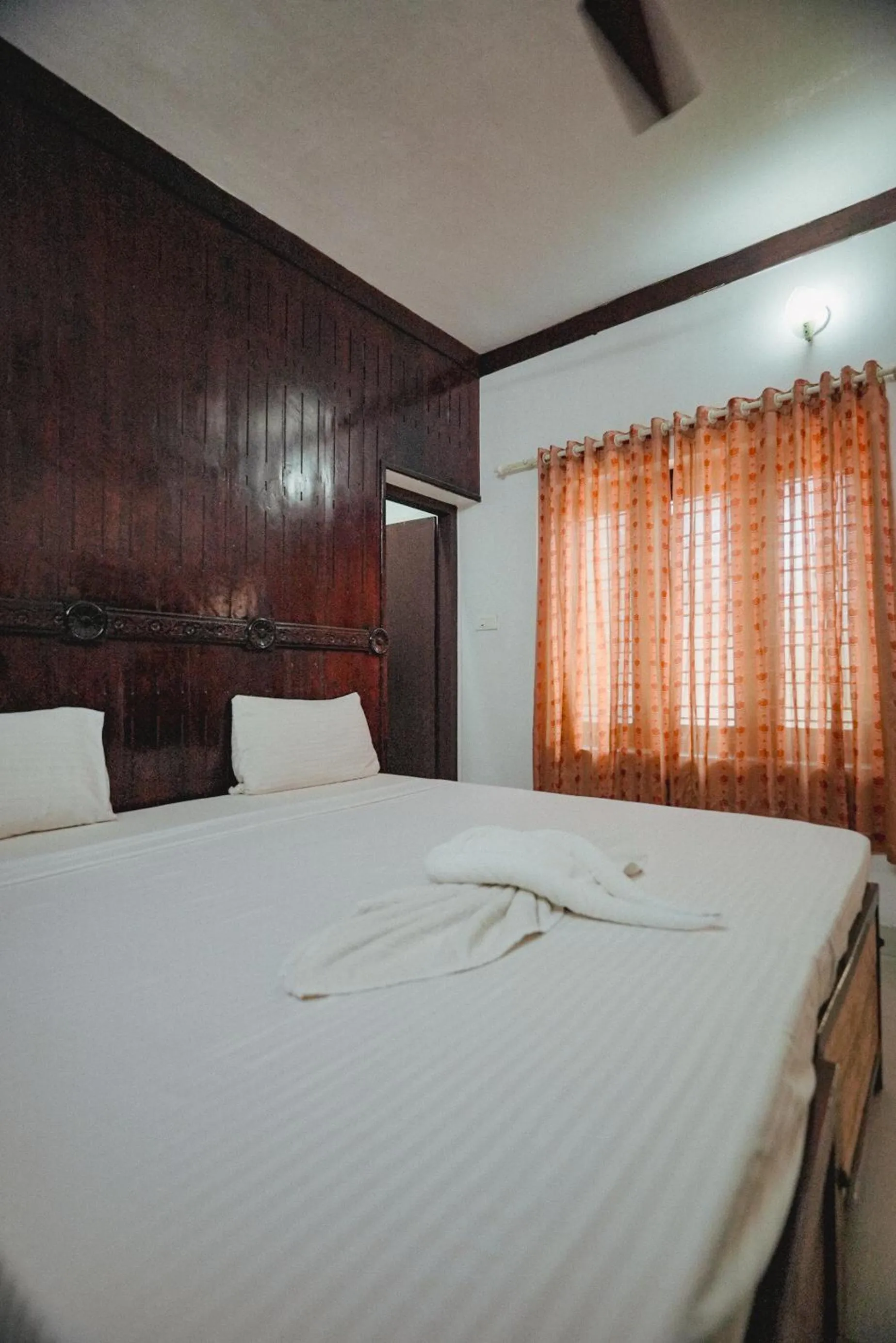 Bed in Raja Park Beach Resort