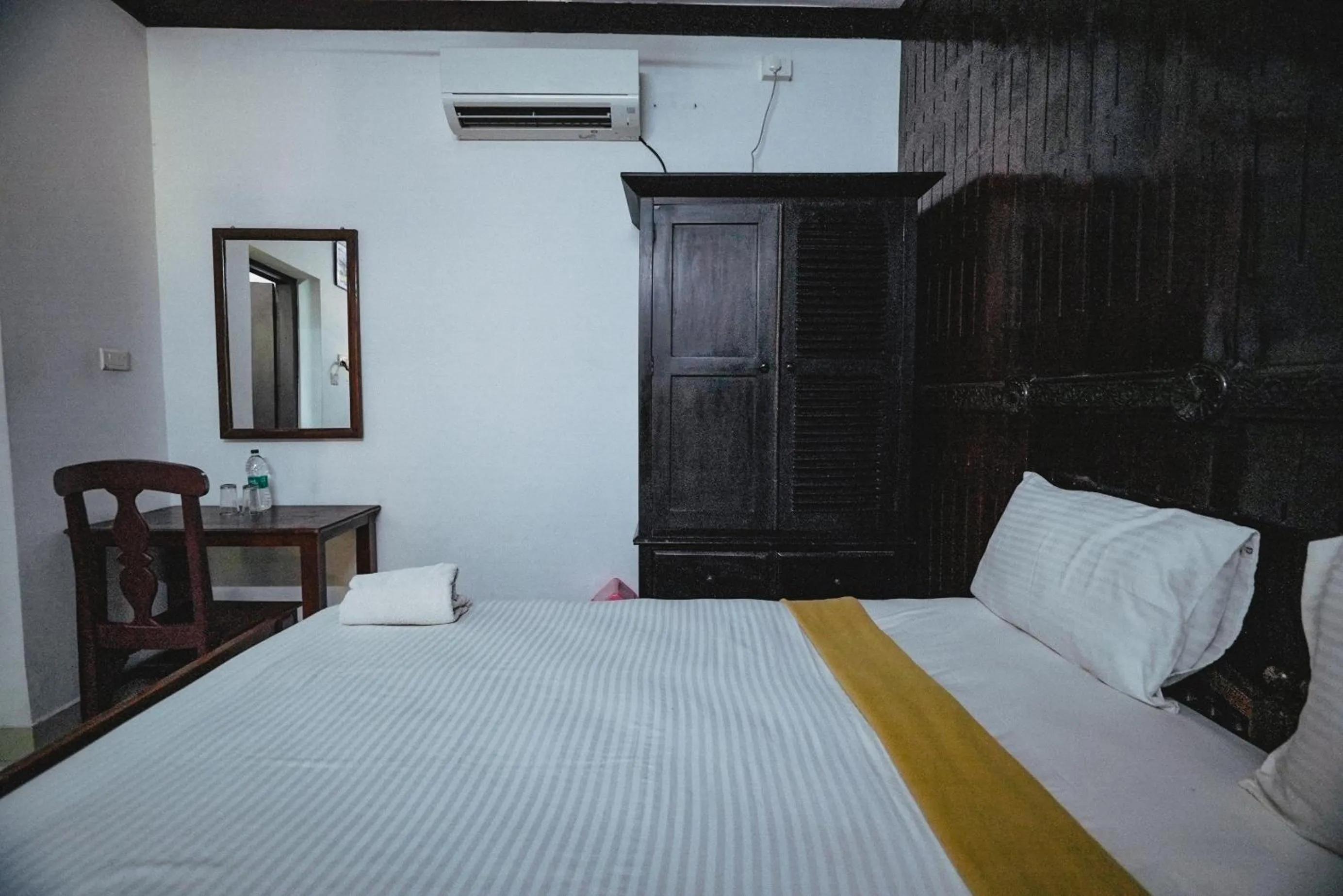 Bed in Raja Park Beach Resort