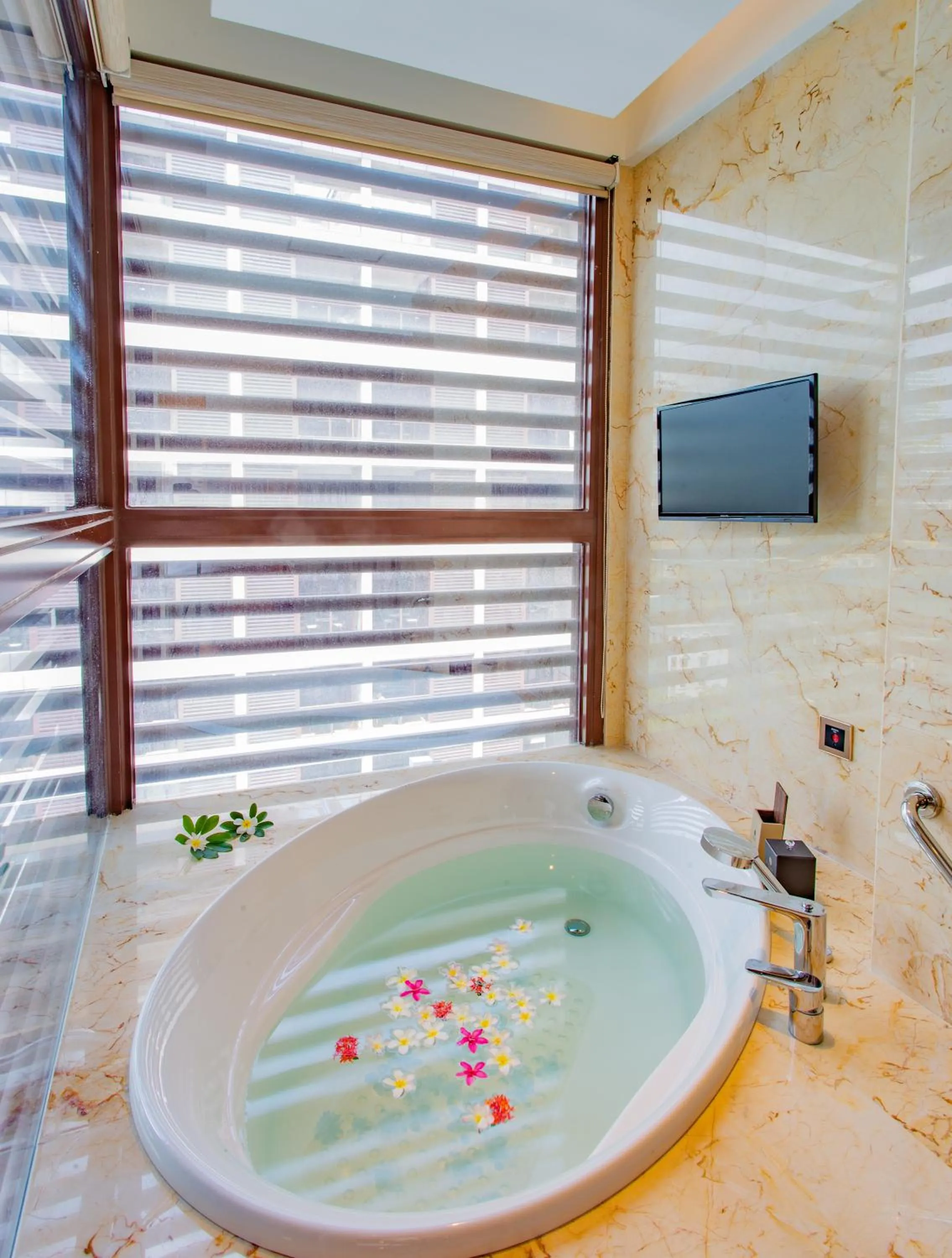 Bath in YueXin Tomorrow Hotel Sanya