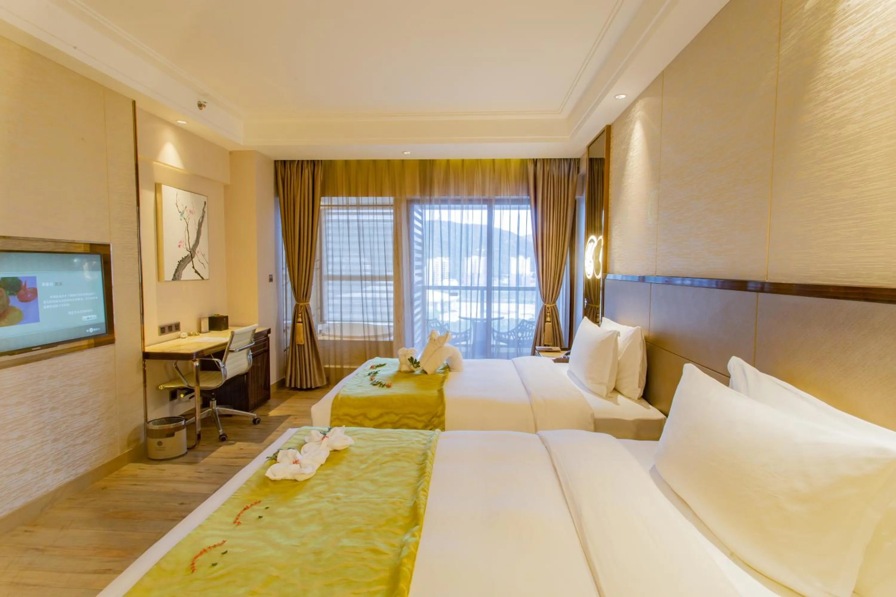 Photo of the whole room, Bed in YueXin Tomorrow Hotel Sanya