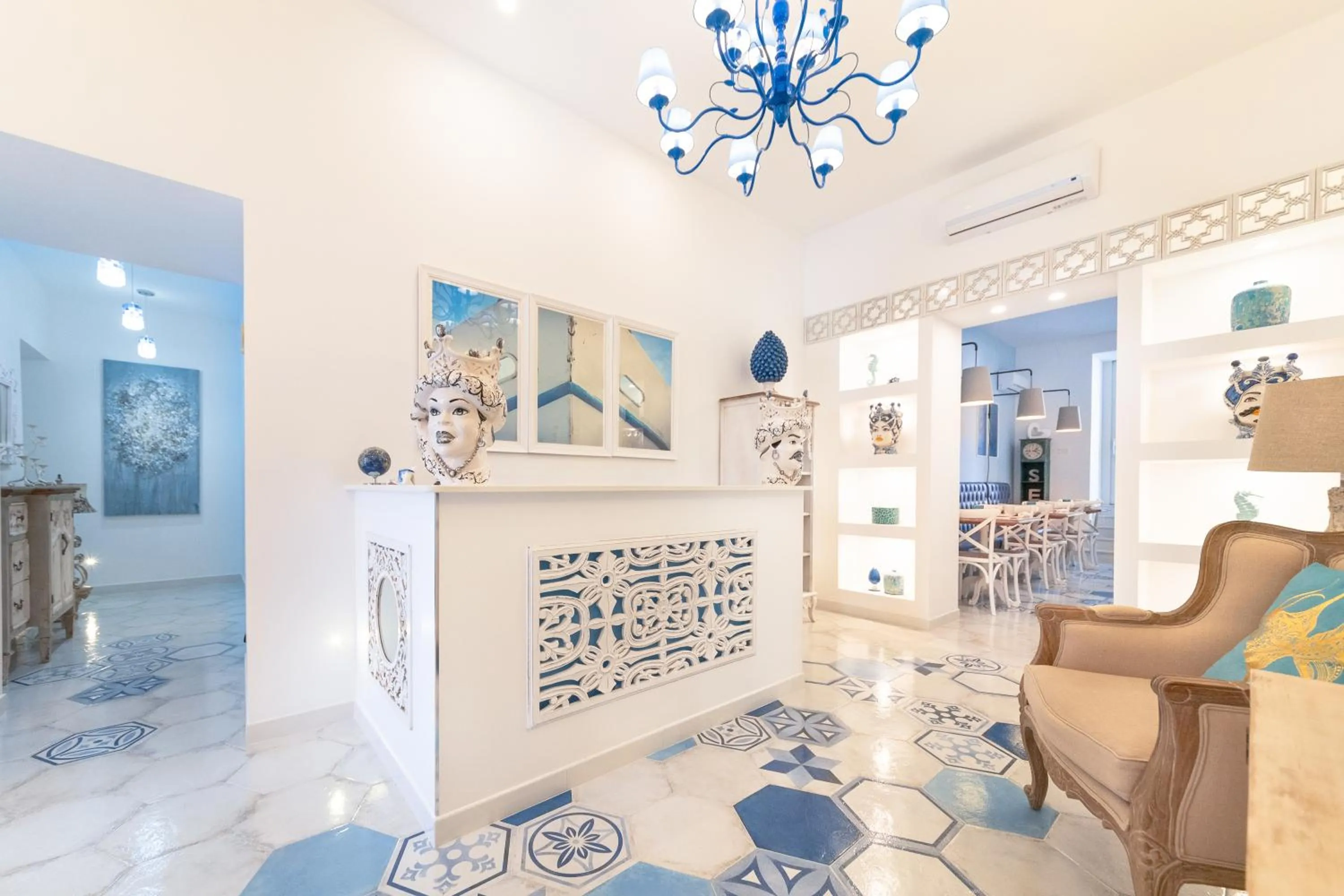 Lobby or reception in QuattroCuori Boutique Hotel & Spa