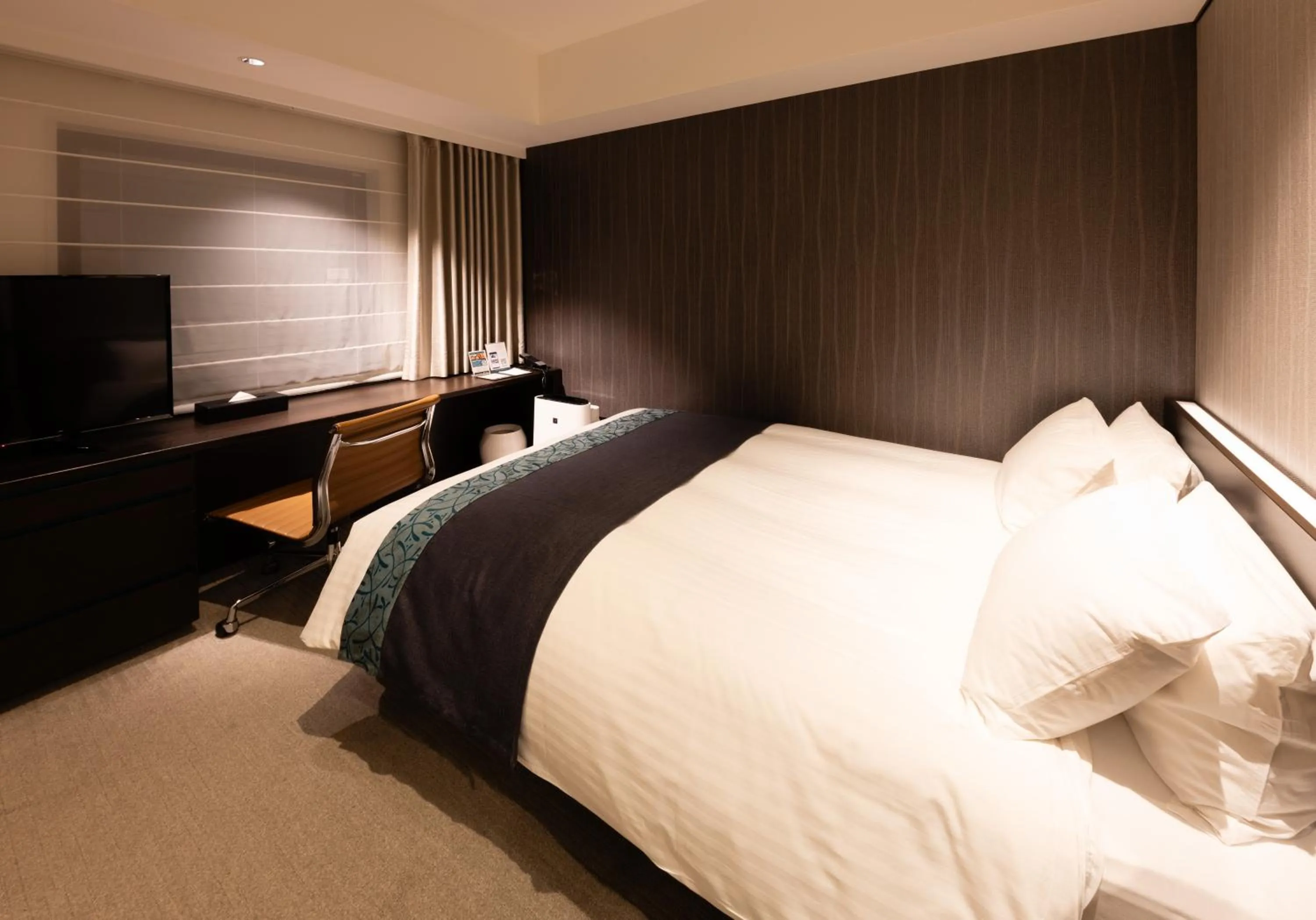 Bed in Hotel Vischio Osaka-JR Hotel Group