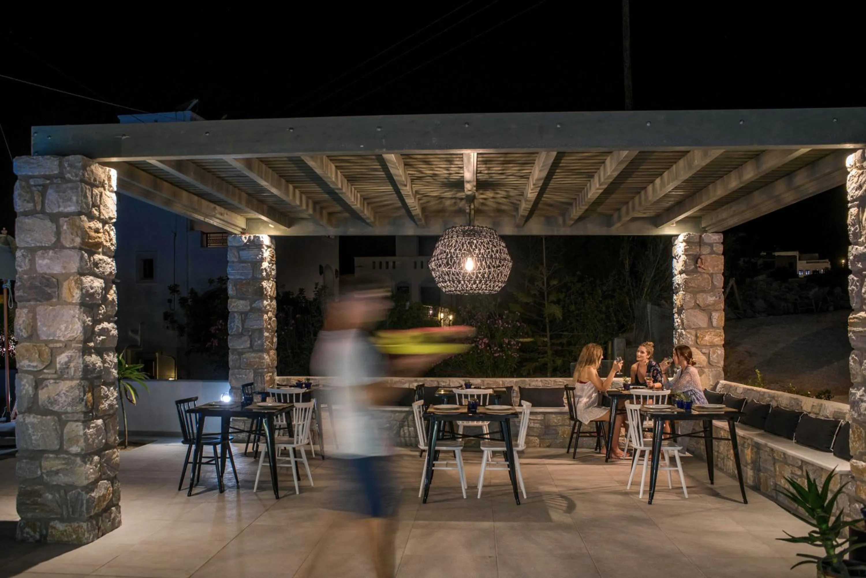 Restaurant/places to eat in Melidron Hotel & Suites