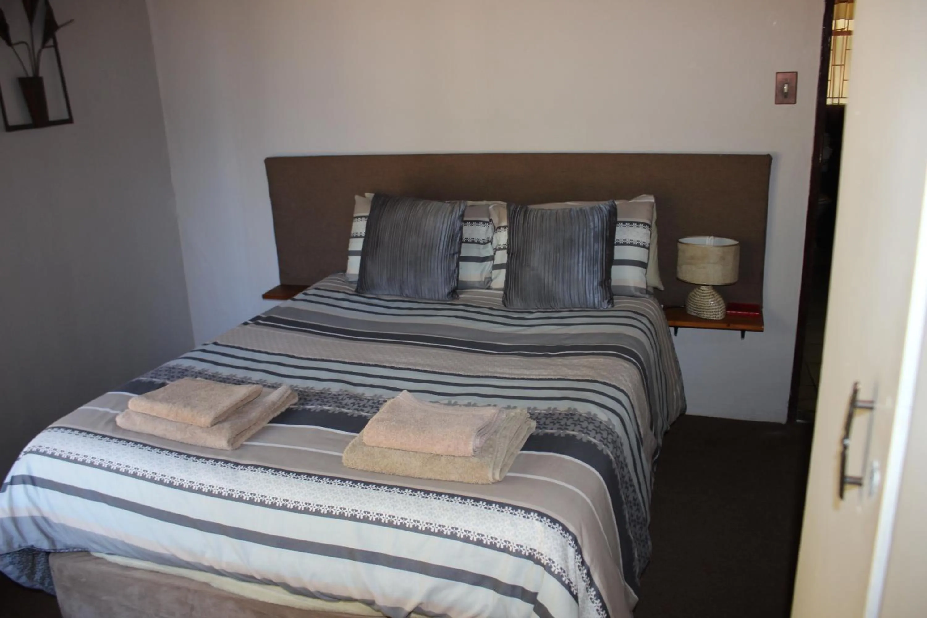 Bedroom, Bed in Little Rock Resort