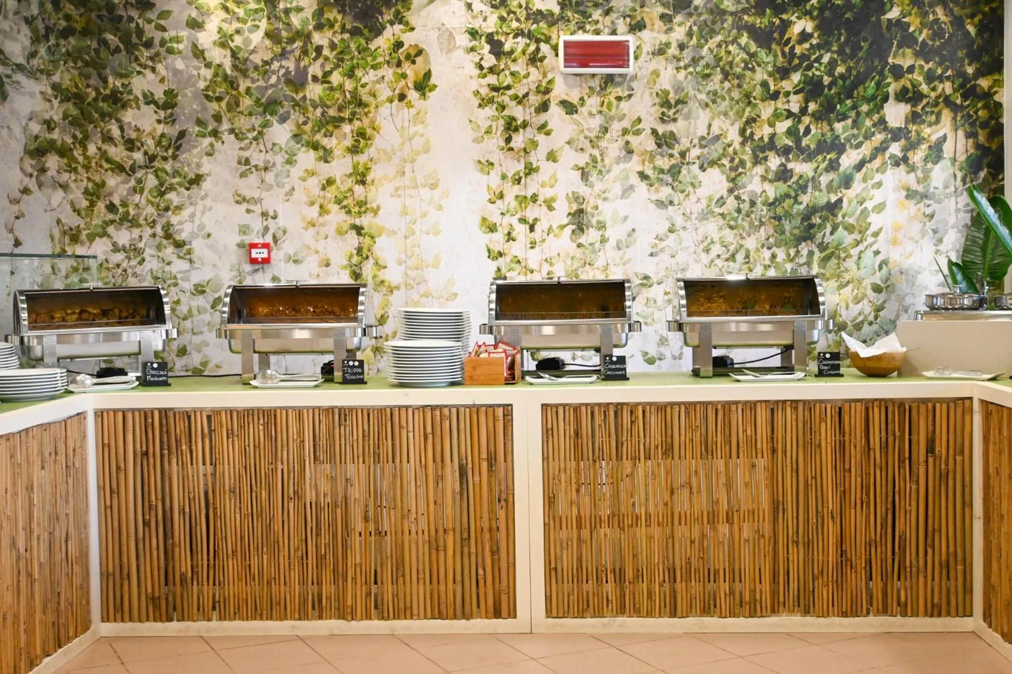 Restaurant/places to eat in CSA Hotel Beach & Park