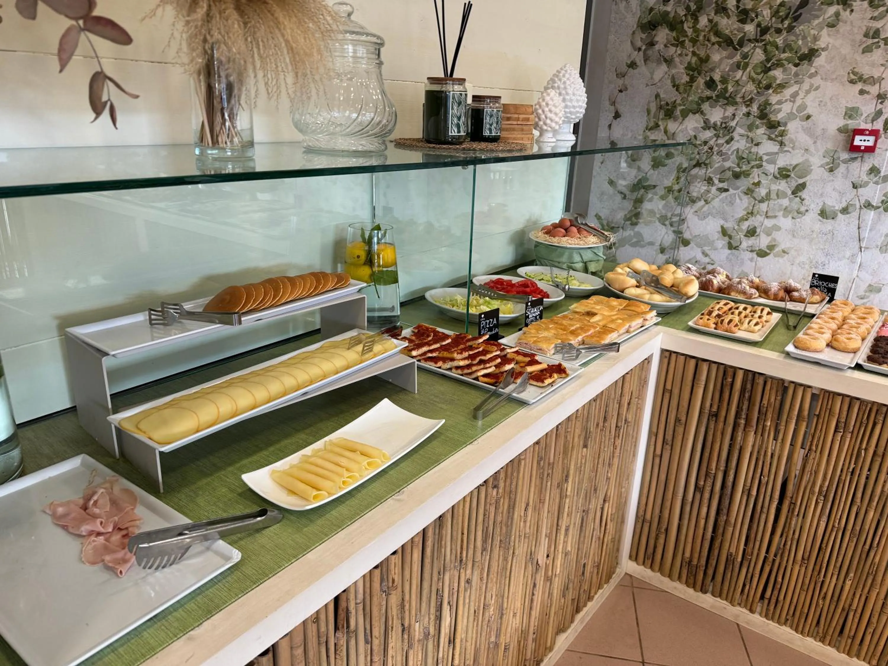 Restaurant/places to eat in CSA Hotel Beach & Park