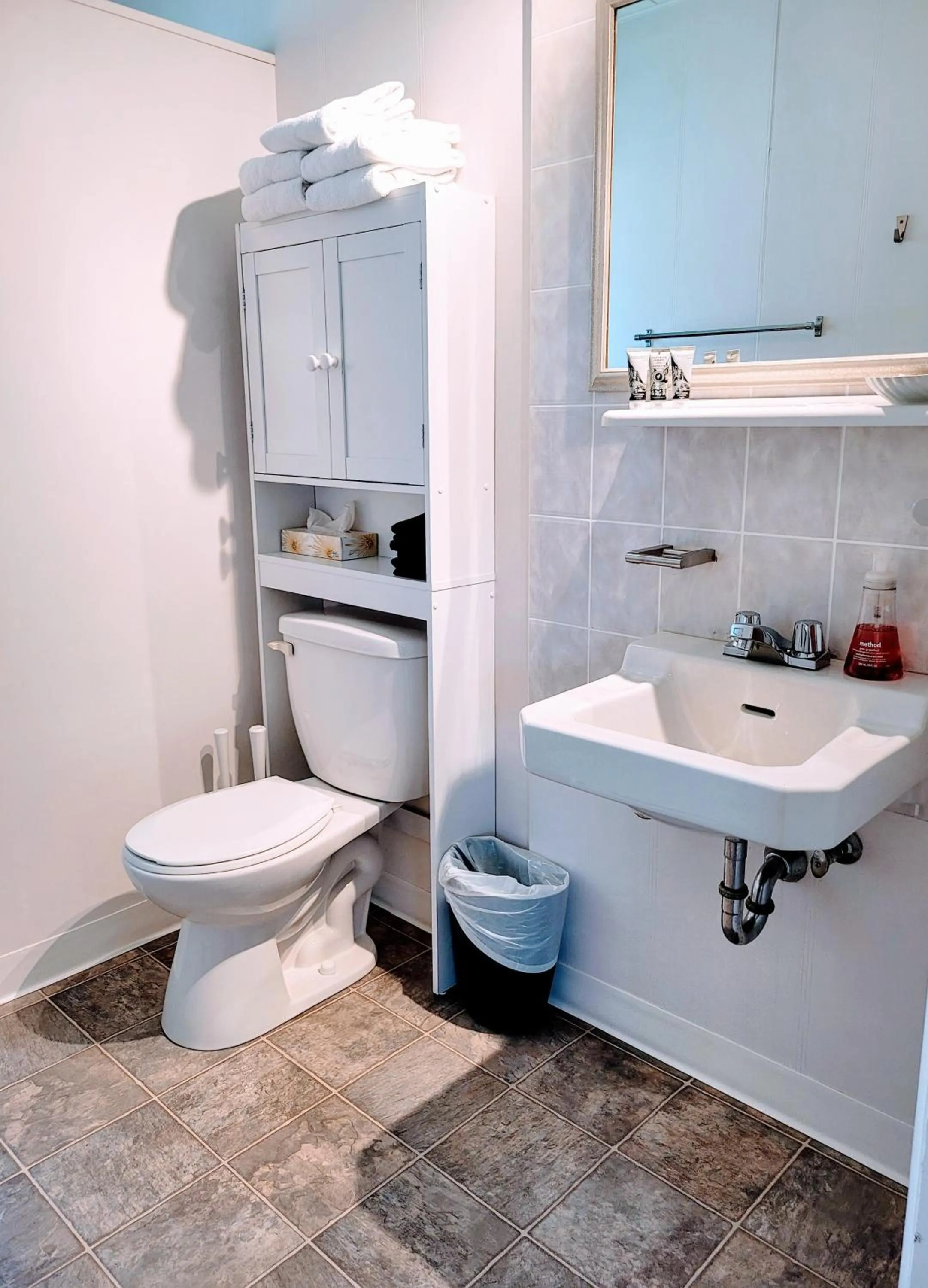 Bathroom in Lido Motel