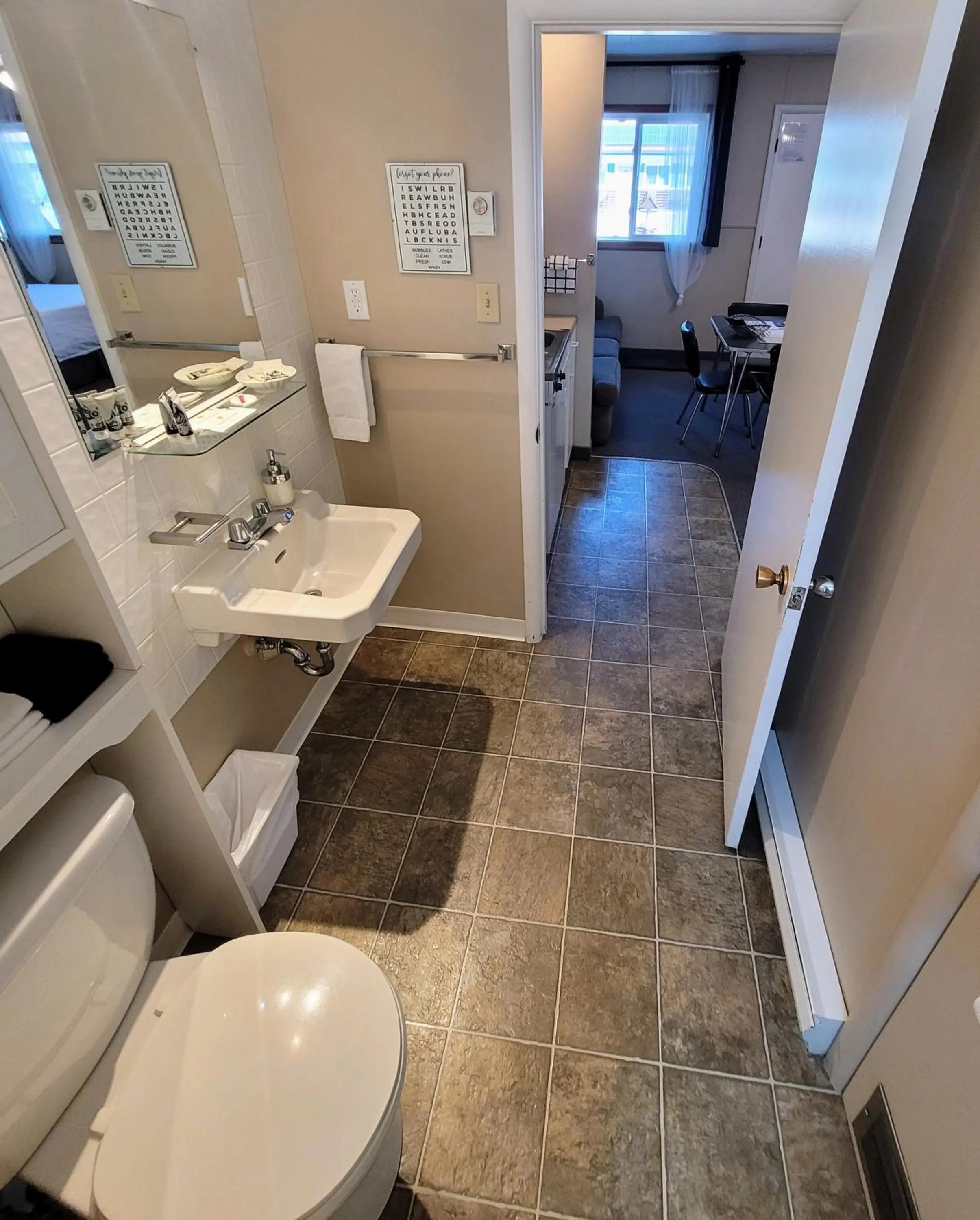 Bathroom in Lido Motel