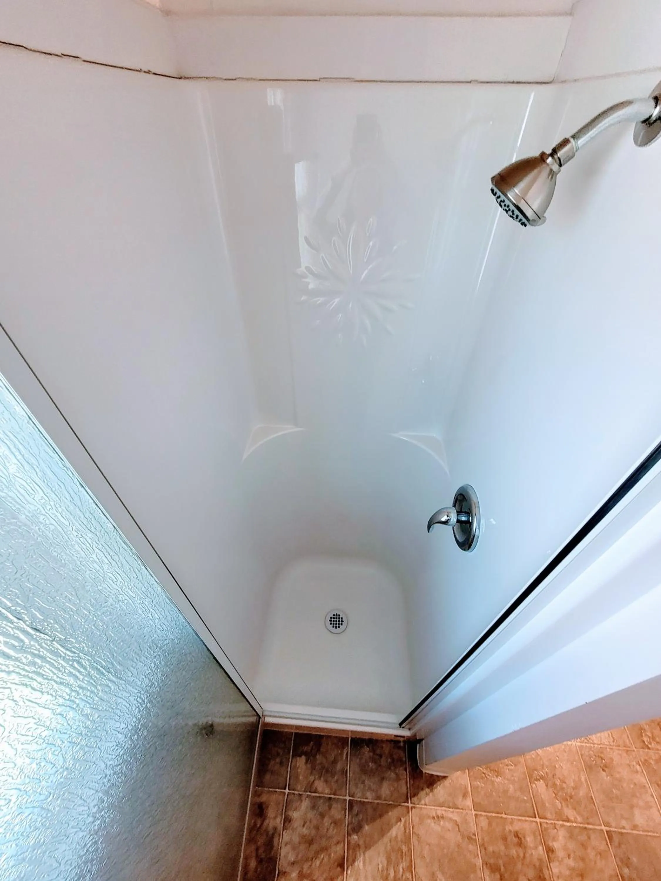 Shower in Lido Motel