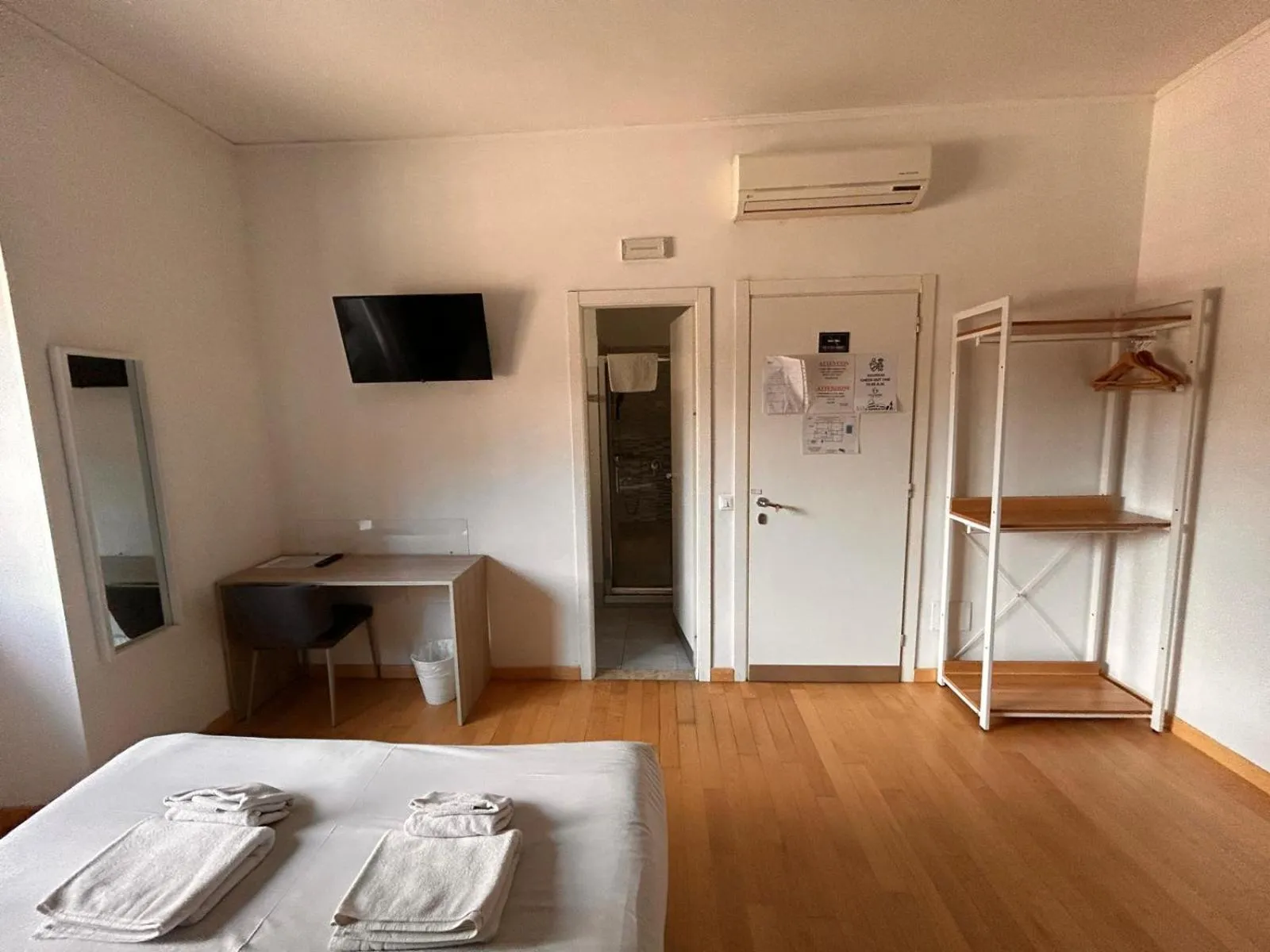 Bedroom, Bed in Luciano Laterani Guest House