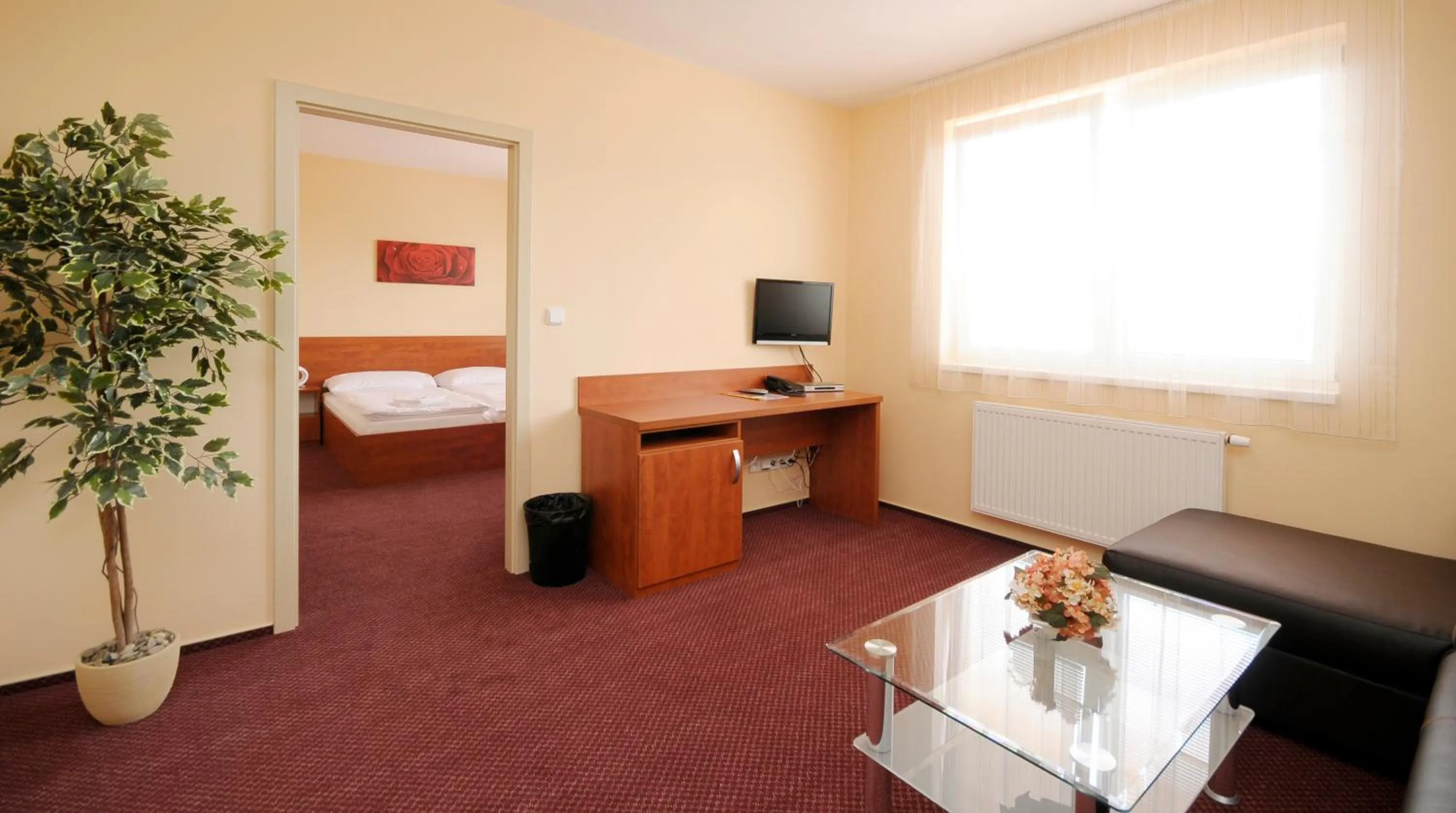 Living room, Bed in Hotel Olympionik