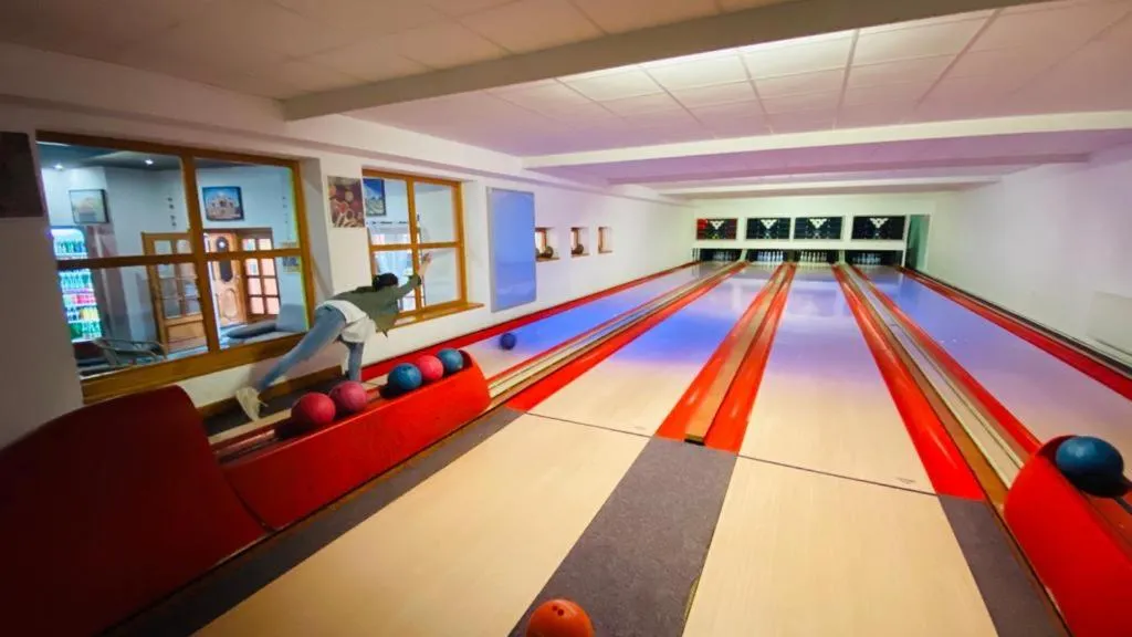 Bowling in Hotel Swami