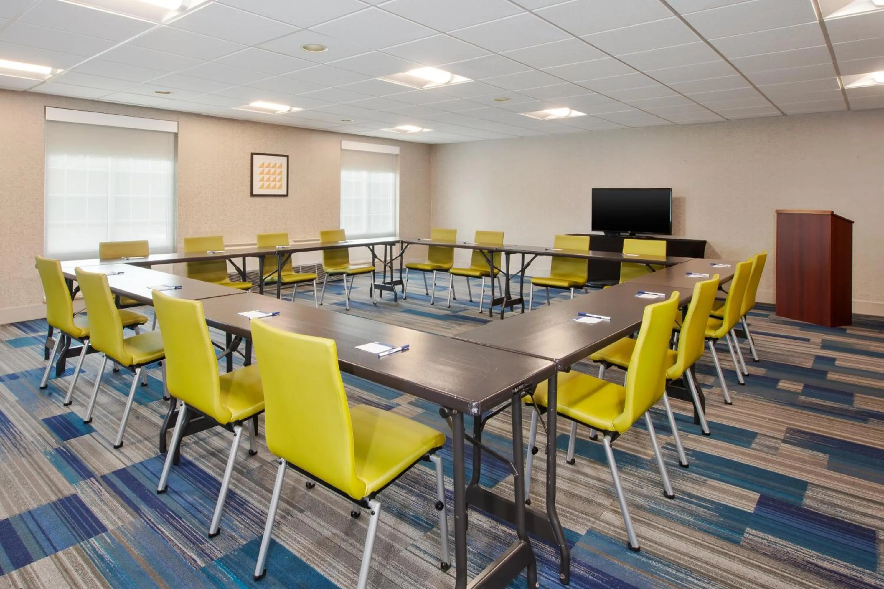 Meeting/conference room in Holiday Inn Express Hotel & Suites Warrenton by IHG