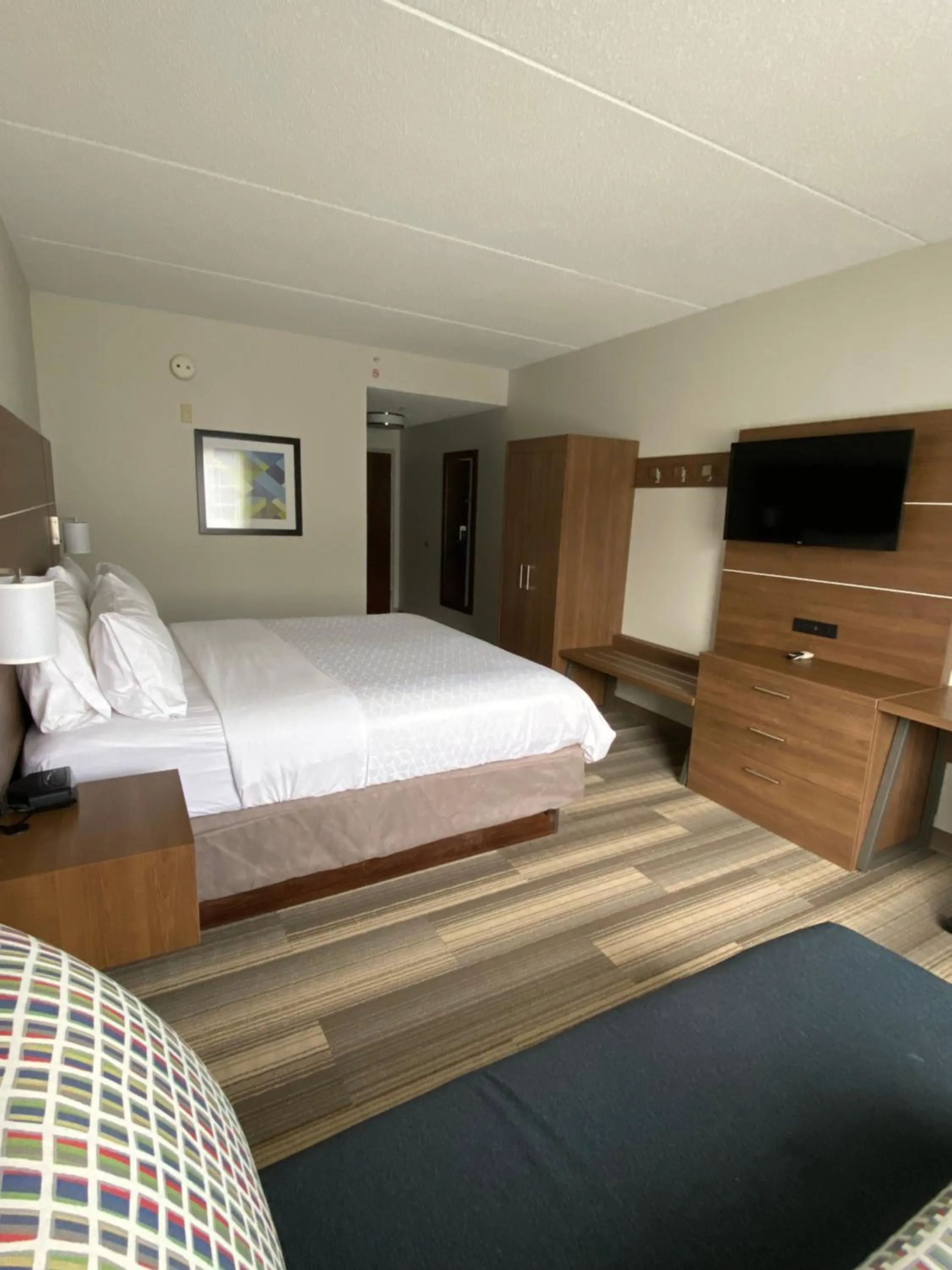 Bed in Holiday Inn Express Hotel & Suites Warrenton by IHG