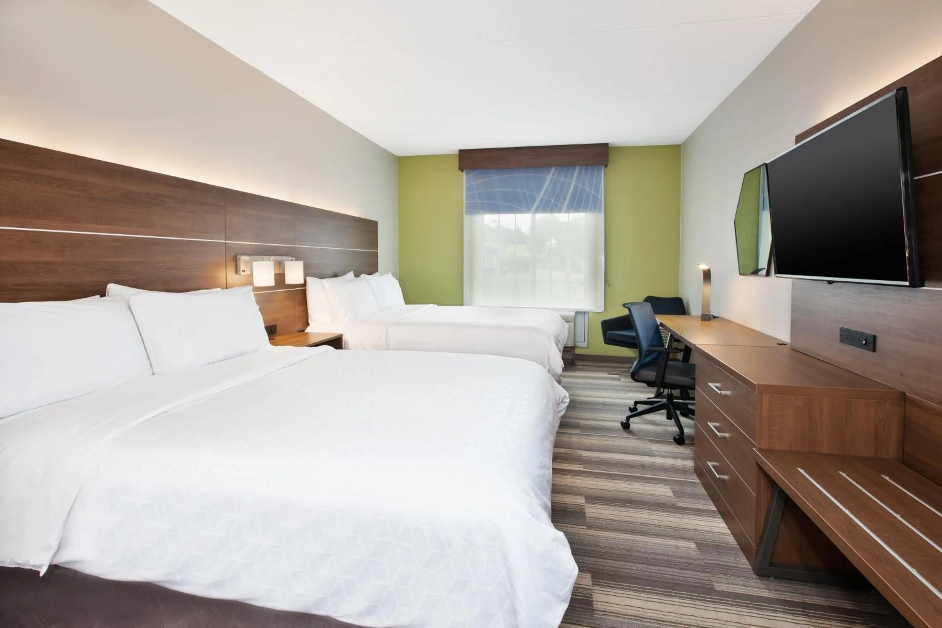 Photo of the whole room, Bed in Holiday Inn Express Hotel & Suites Warrenton by IHG