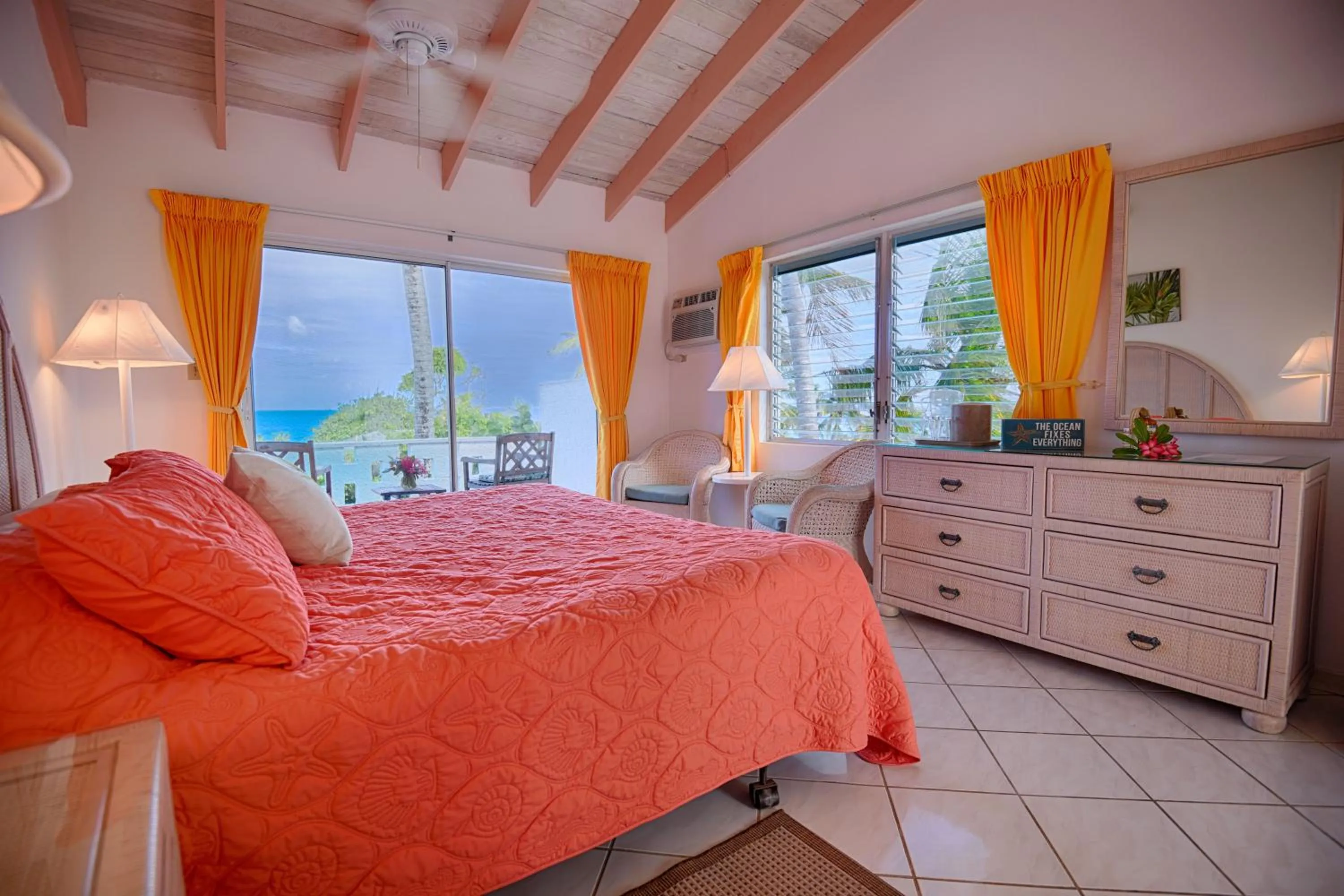 Bed in Stella Maris Resort Club