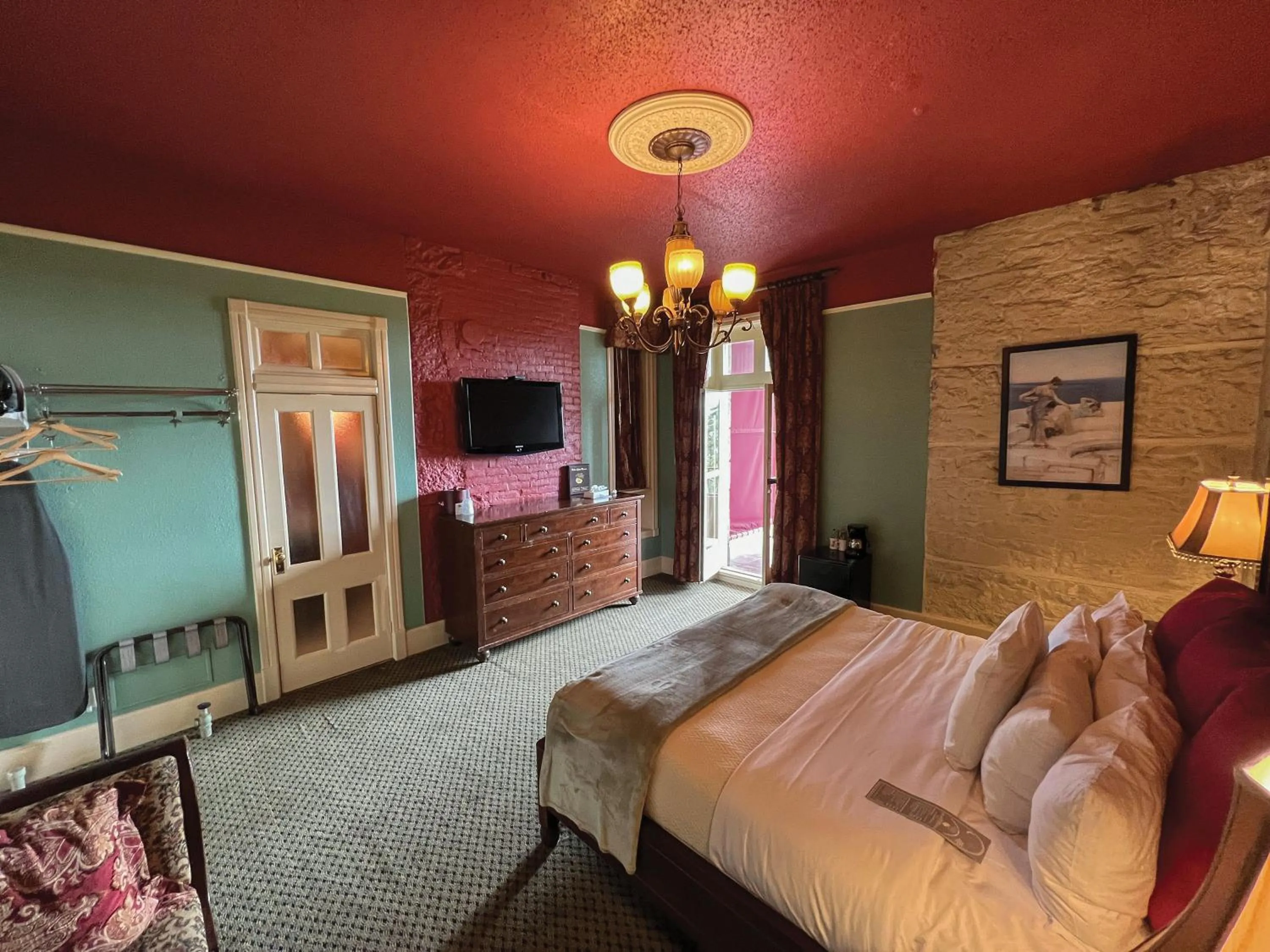 Bed in 1886 Crescent Hotel and Spa