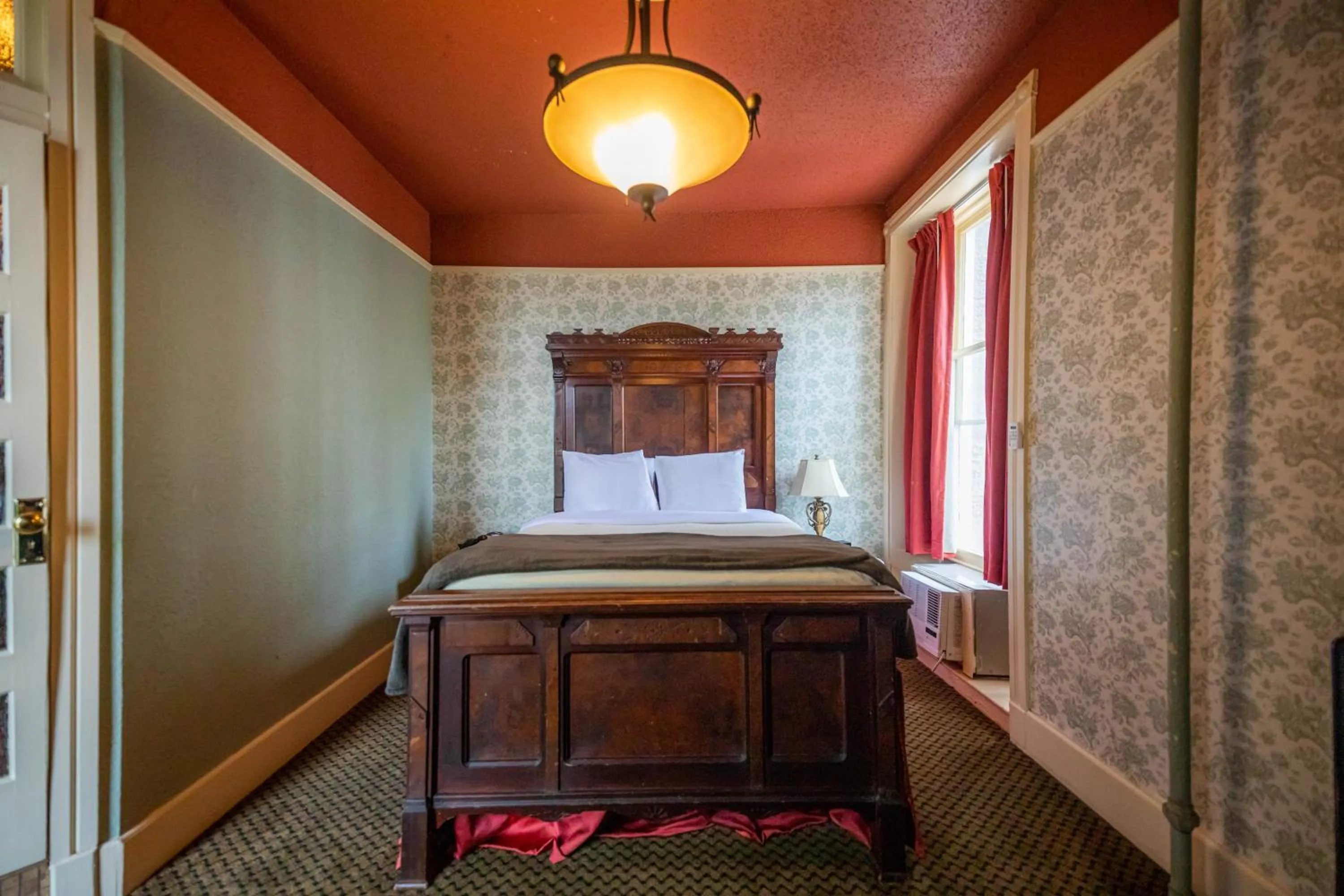 Bed in 1886 Crescent Hotel and Spa