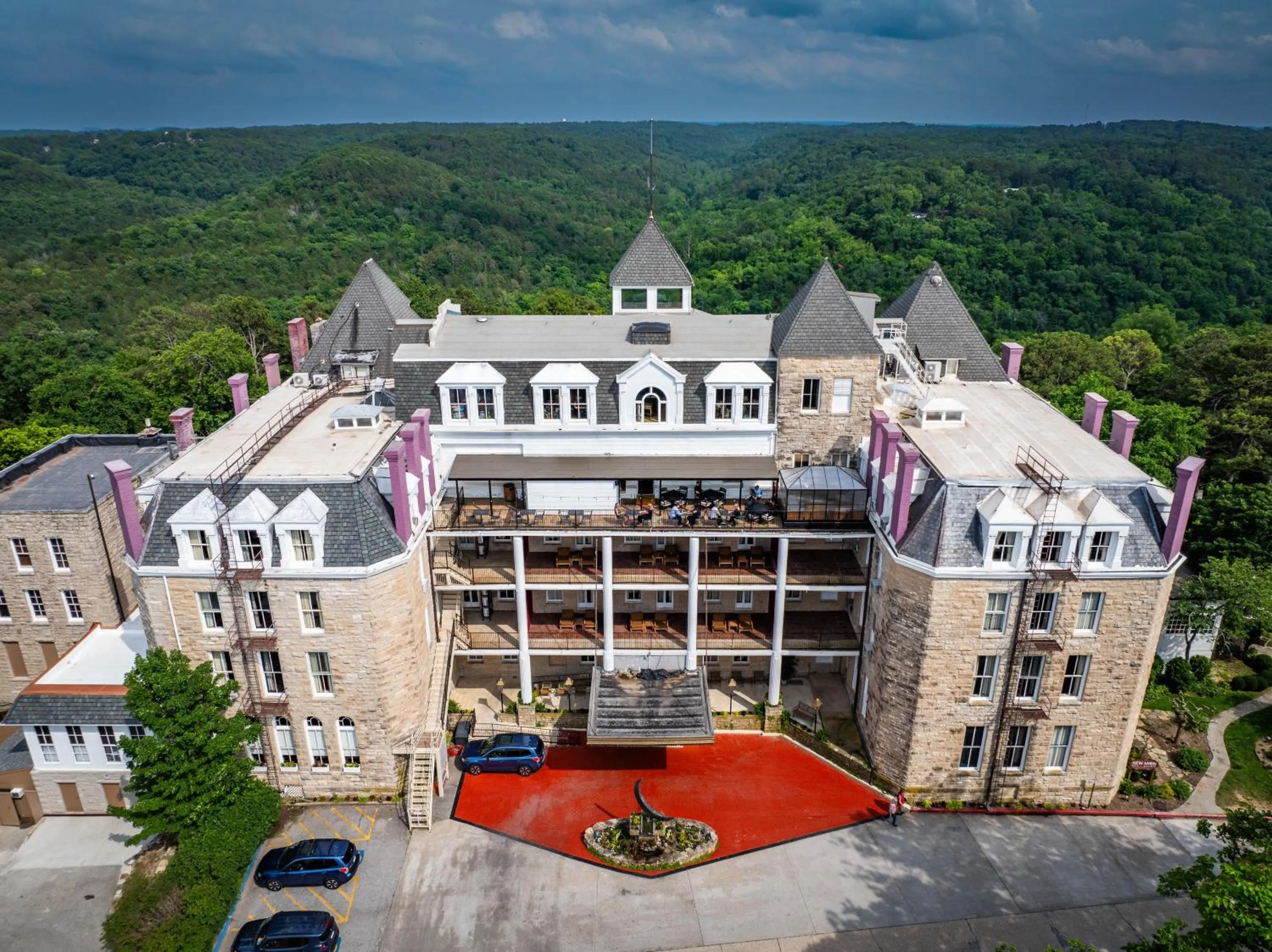 1886 Crescent Hotel and Spa