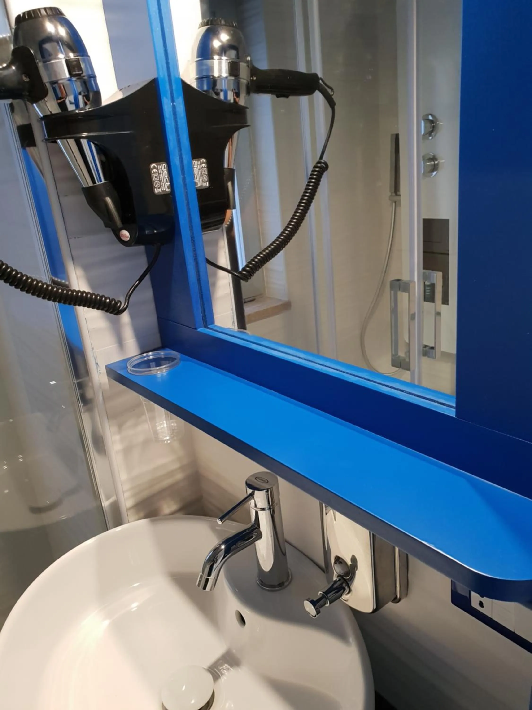 Bathroom in Hotel Caraibisiaco sul mare