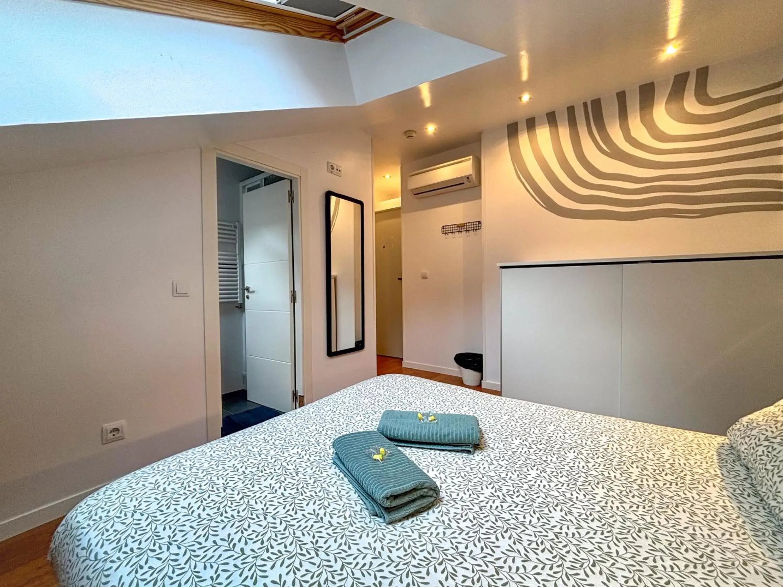 Double Room with Private Bathroom in Onefam Madrid Double Room with Private Bathroom in Onefam Madrid