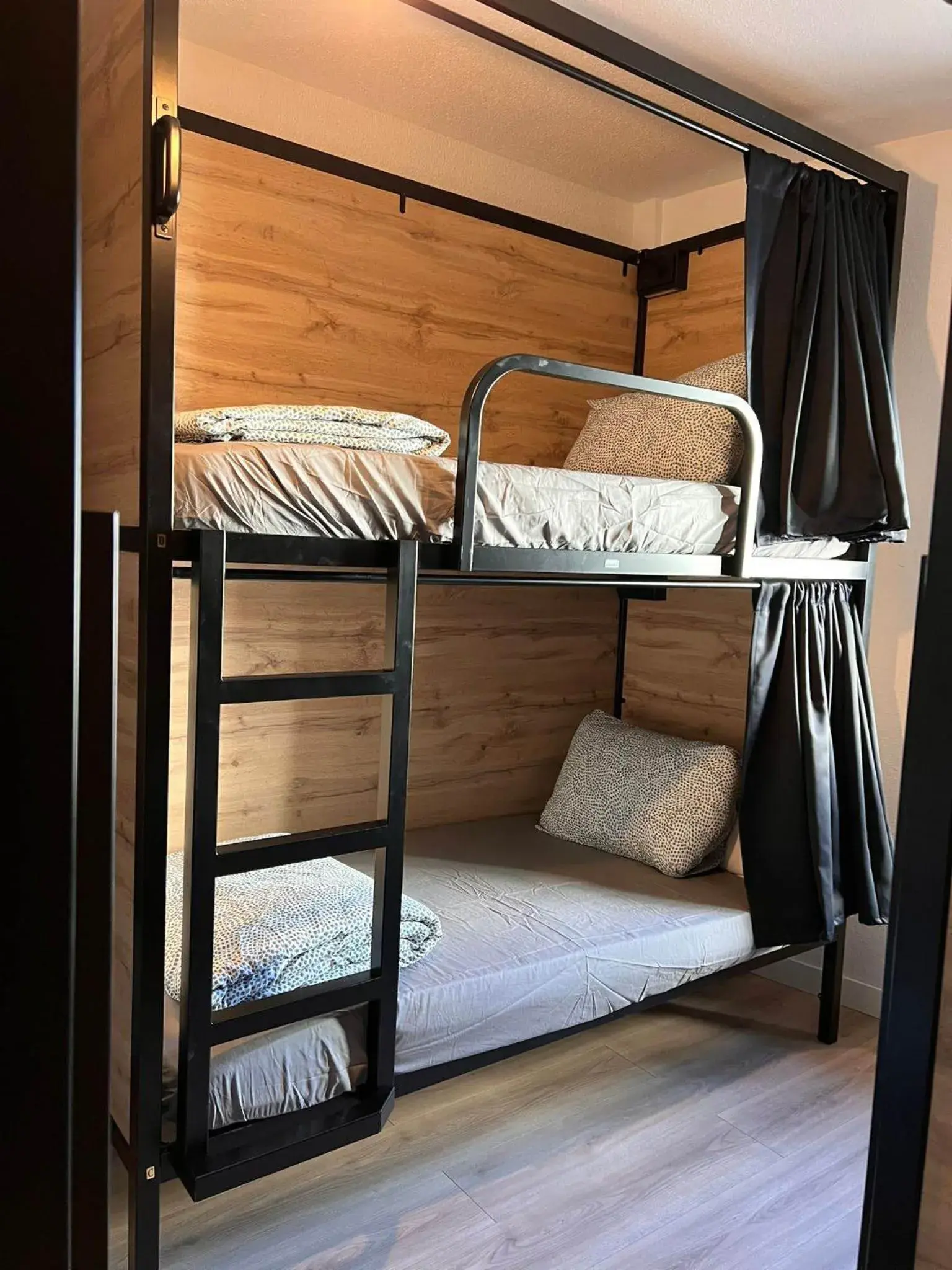 Bed in 6-Bed Female Dormitory Room in Onefam Madrid Bed in 6-Bed Female Dormitory Room in Onefam Madrid