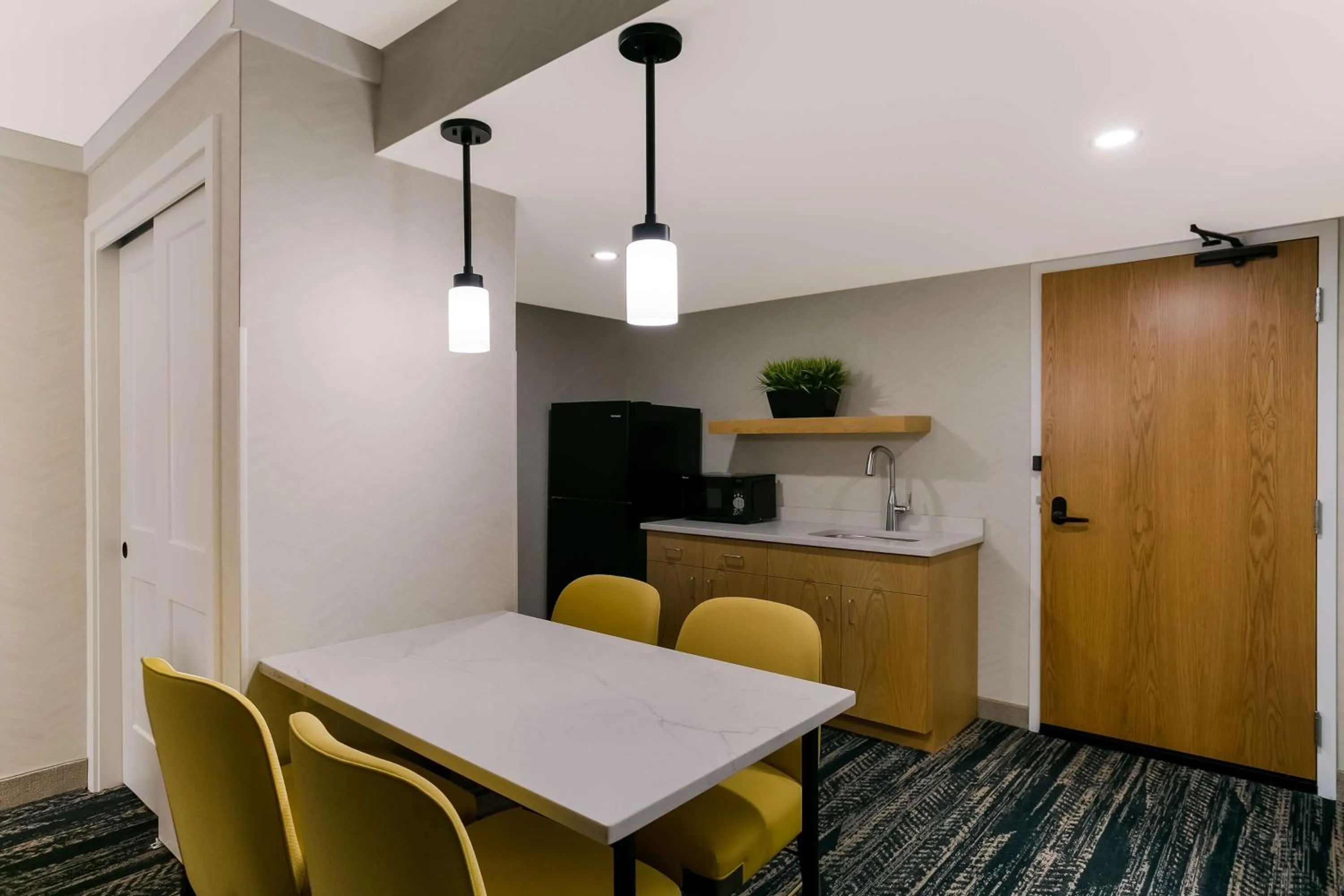 Bedroom in Best Western Premier the Central Hotel & Conference Center