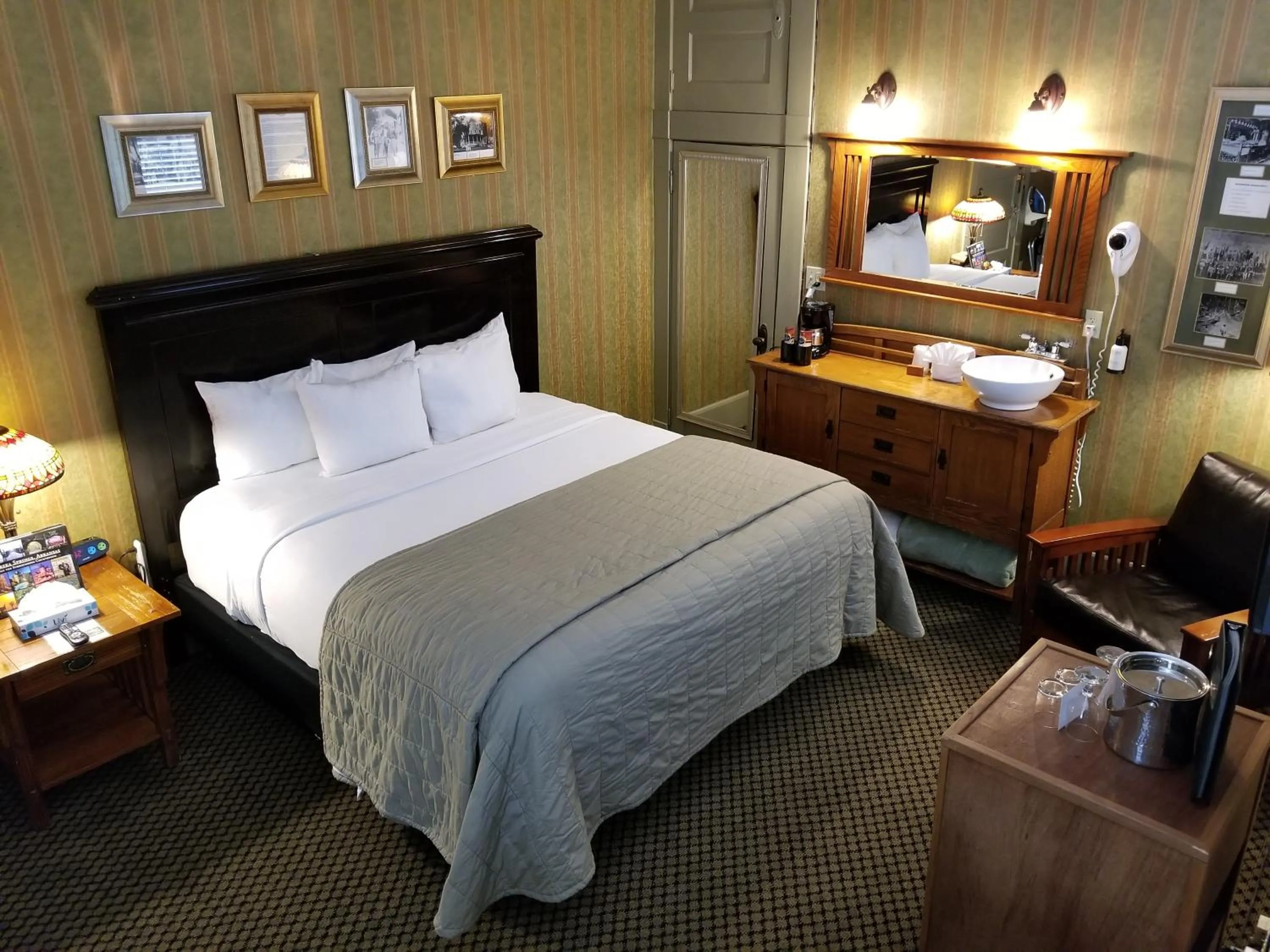 Bed in 1905 Basin Park Hotel