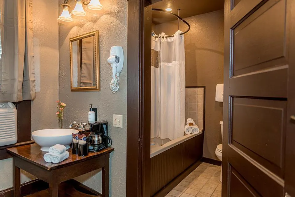 1905 Basin Park Hotel