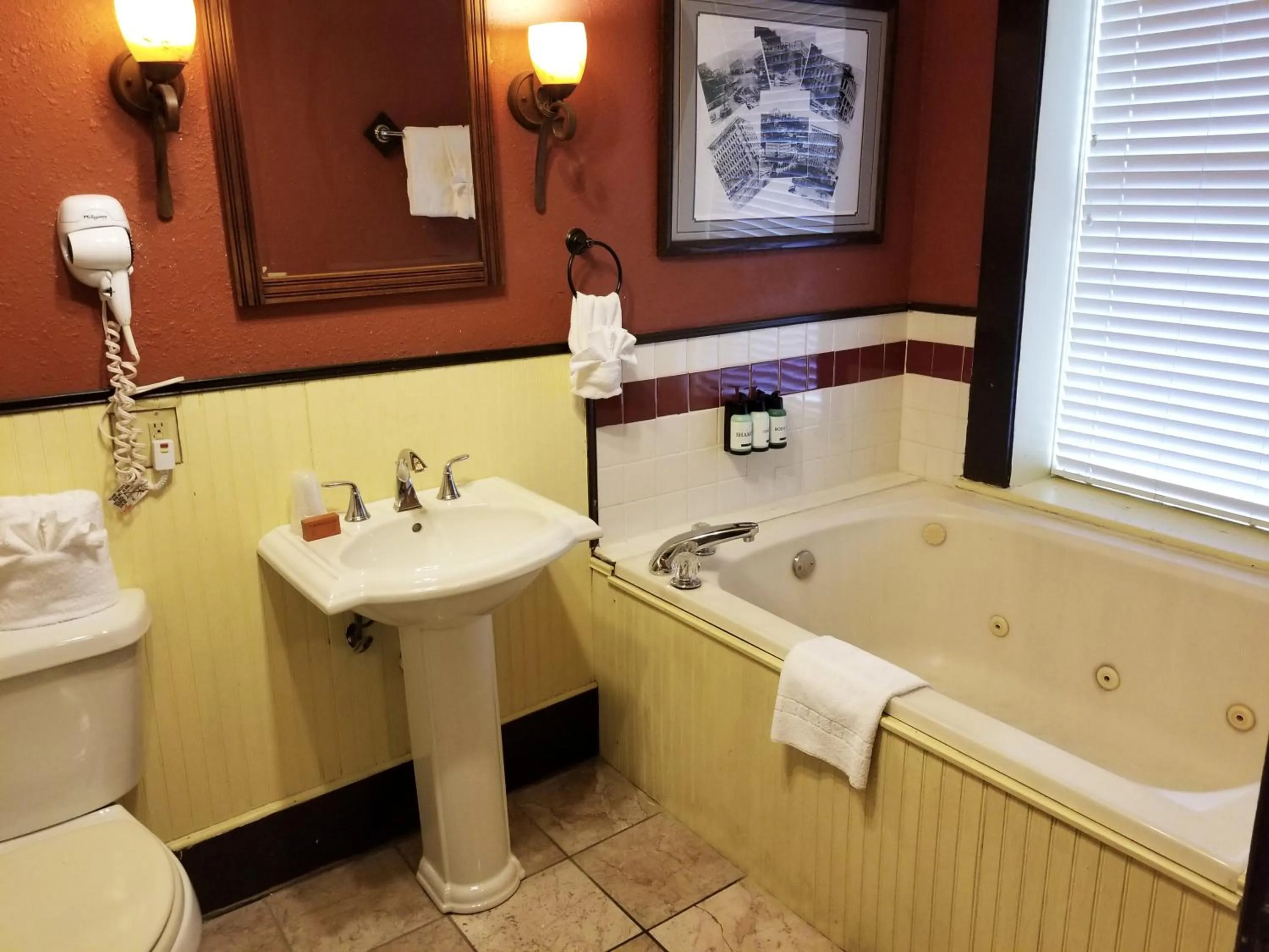 Bathroom in 1905 Basin Park Hotel