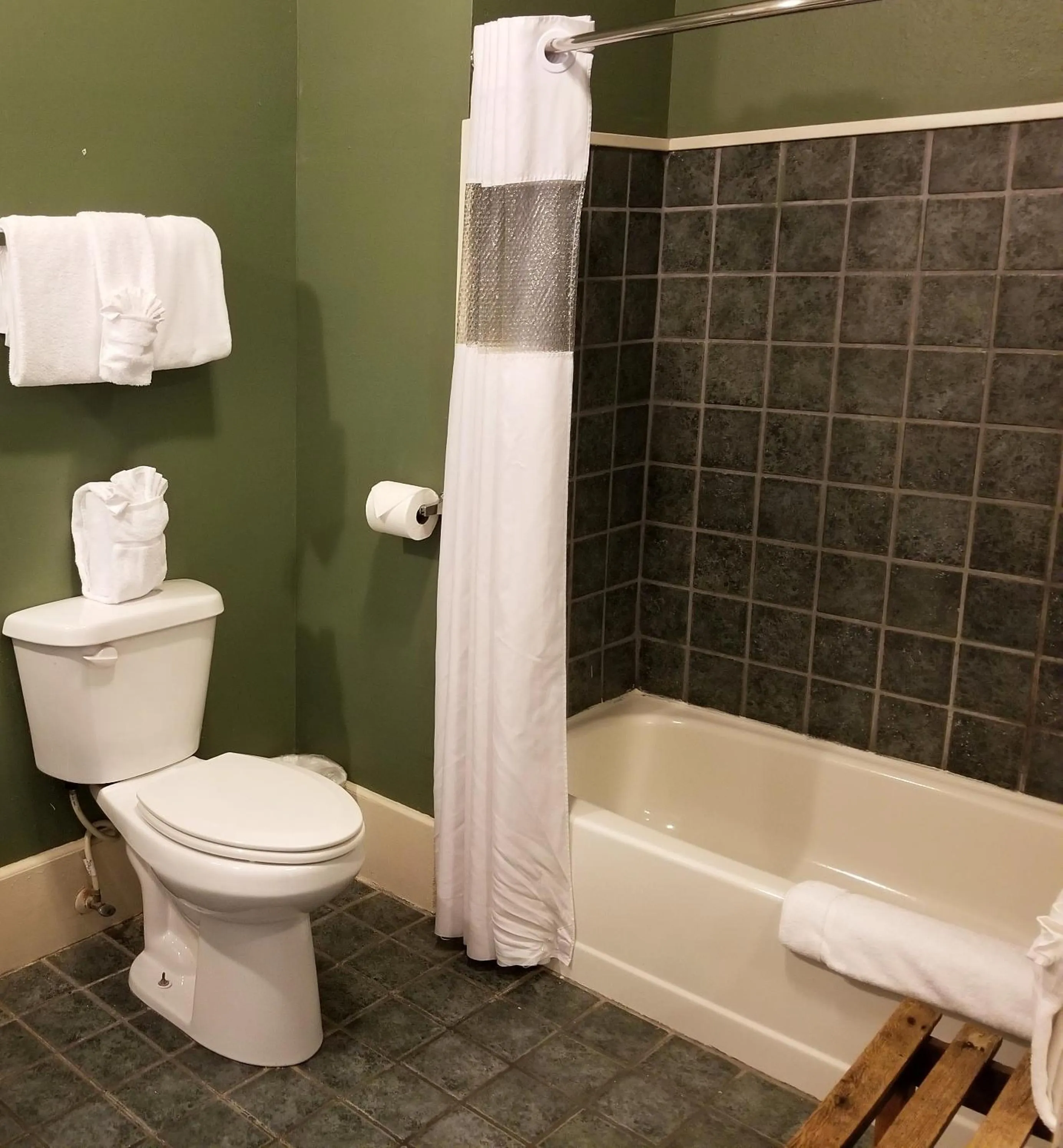 Bedroom in 1905 Basin Park Hotel