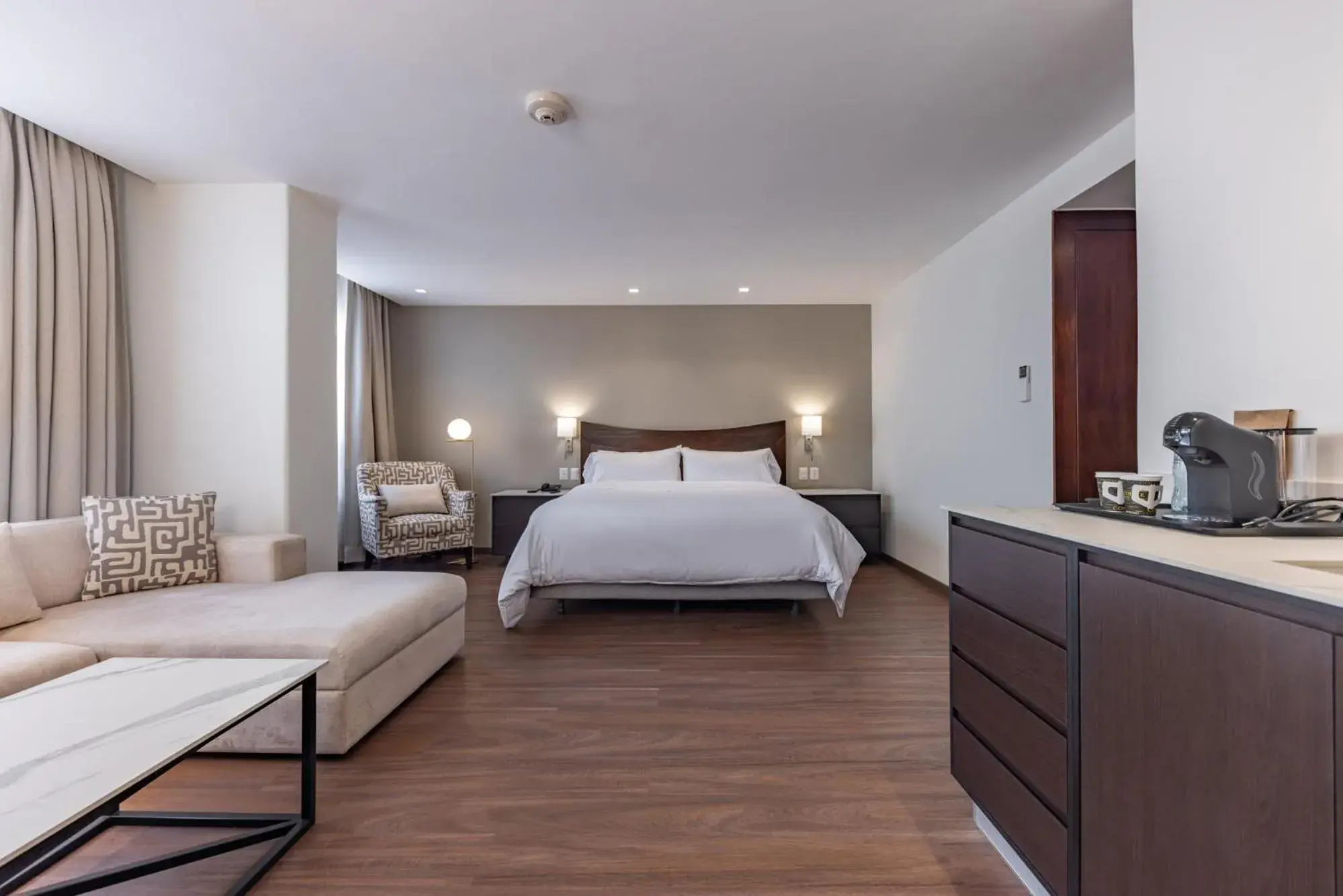 Deluxe Junior Suite in Hotel Biltmore Deluxe Junior Suite in Hotel Biltmore