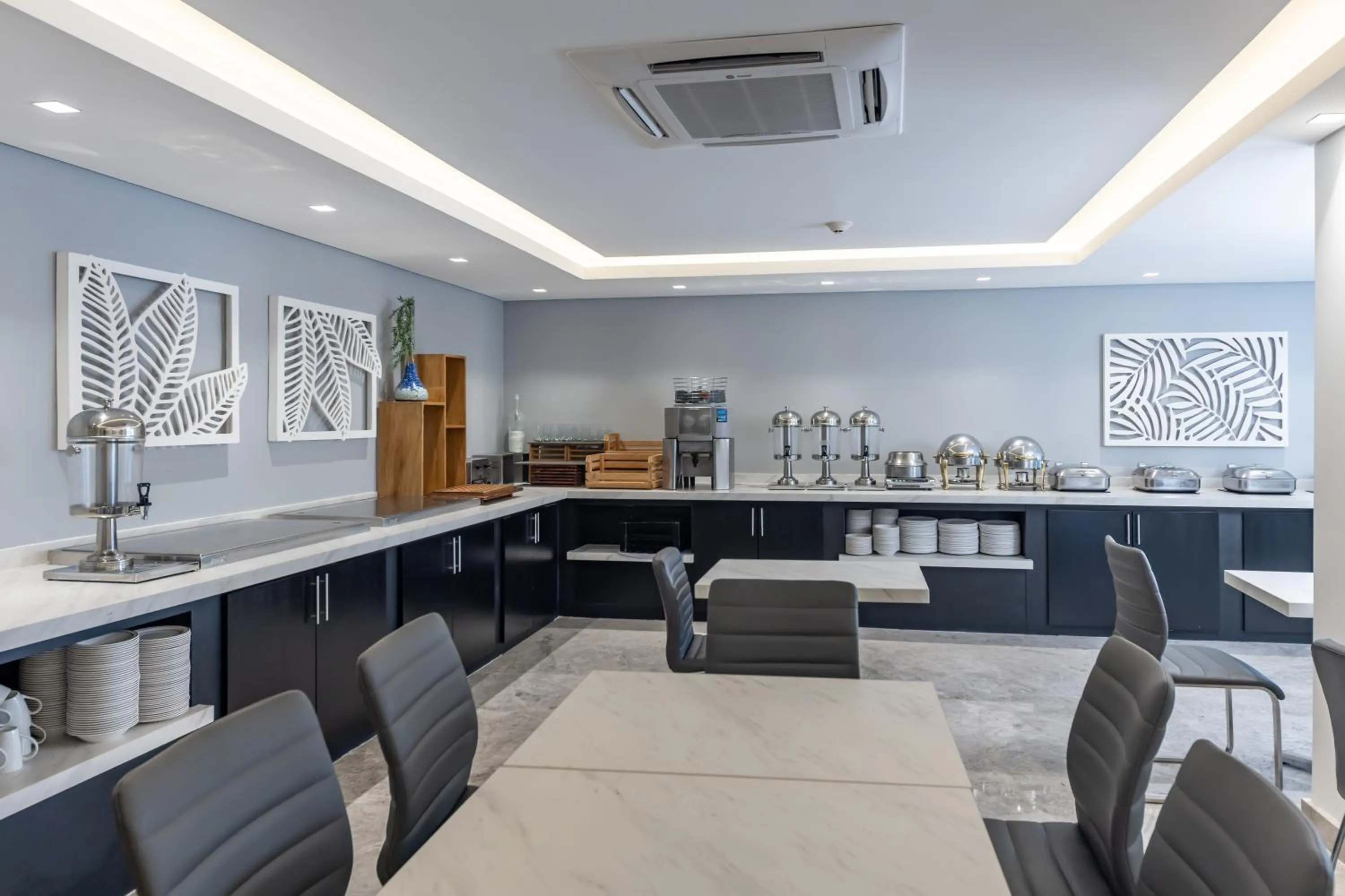 Restaurant/places to eat in Hotel Biltmore