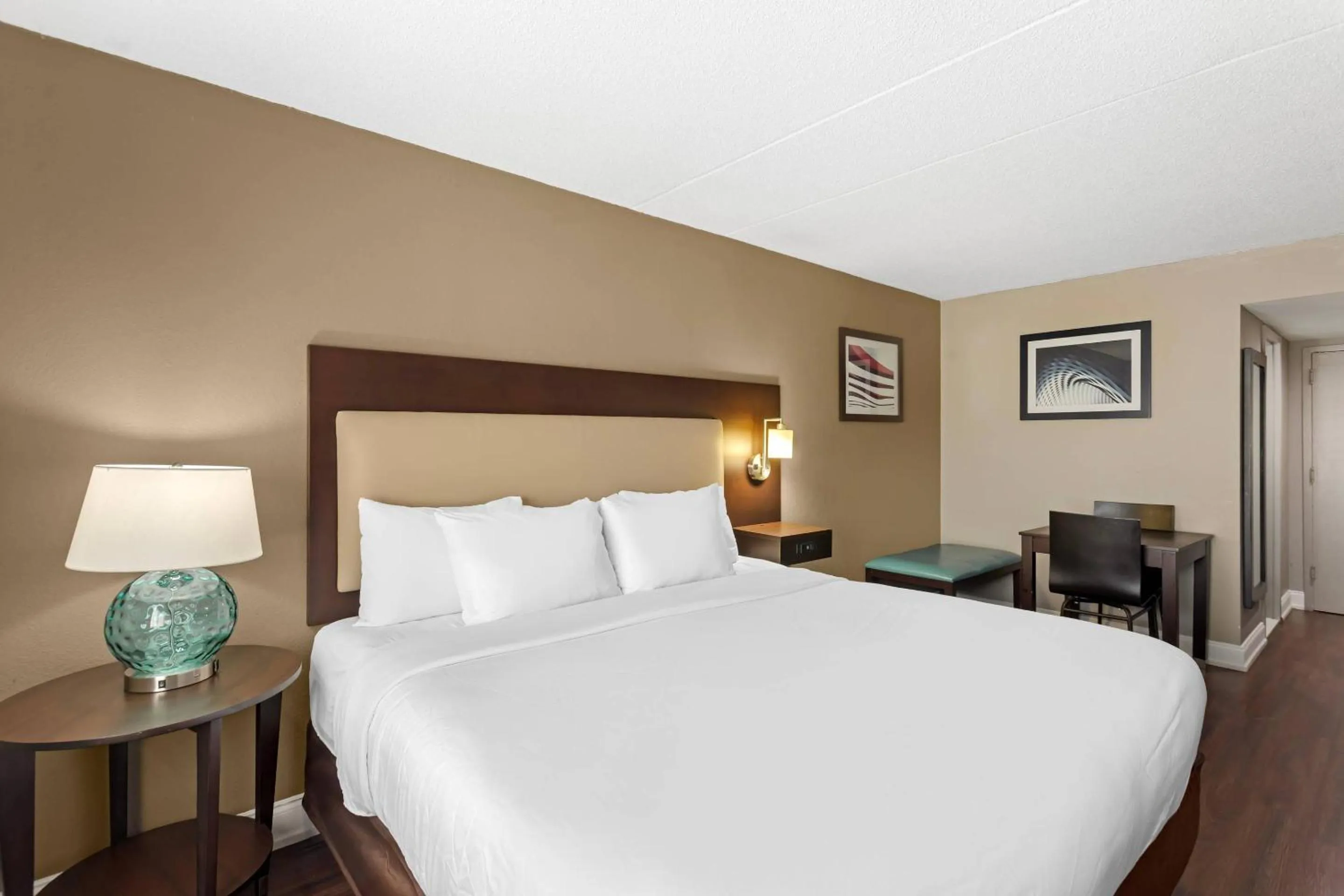 Bedroom, Bed in Comfort Inn & Suites Pottstown Eastern Gateway