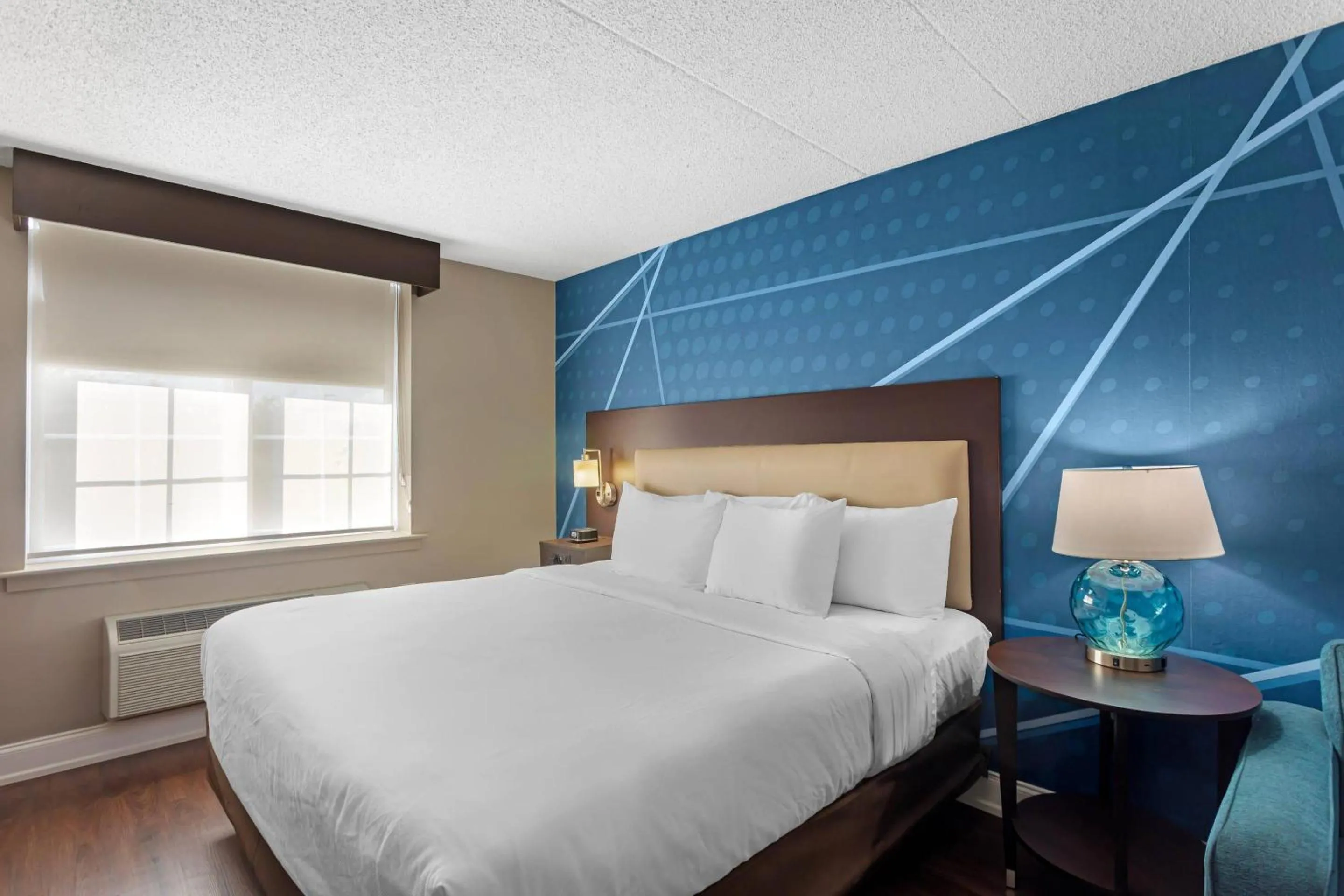 Bedroom, Bed in Comfort Inn & Suites Pottstown Eastern Gateway